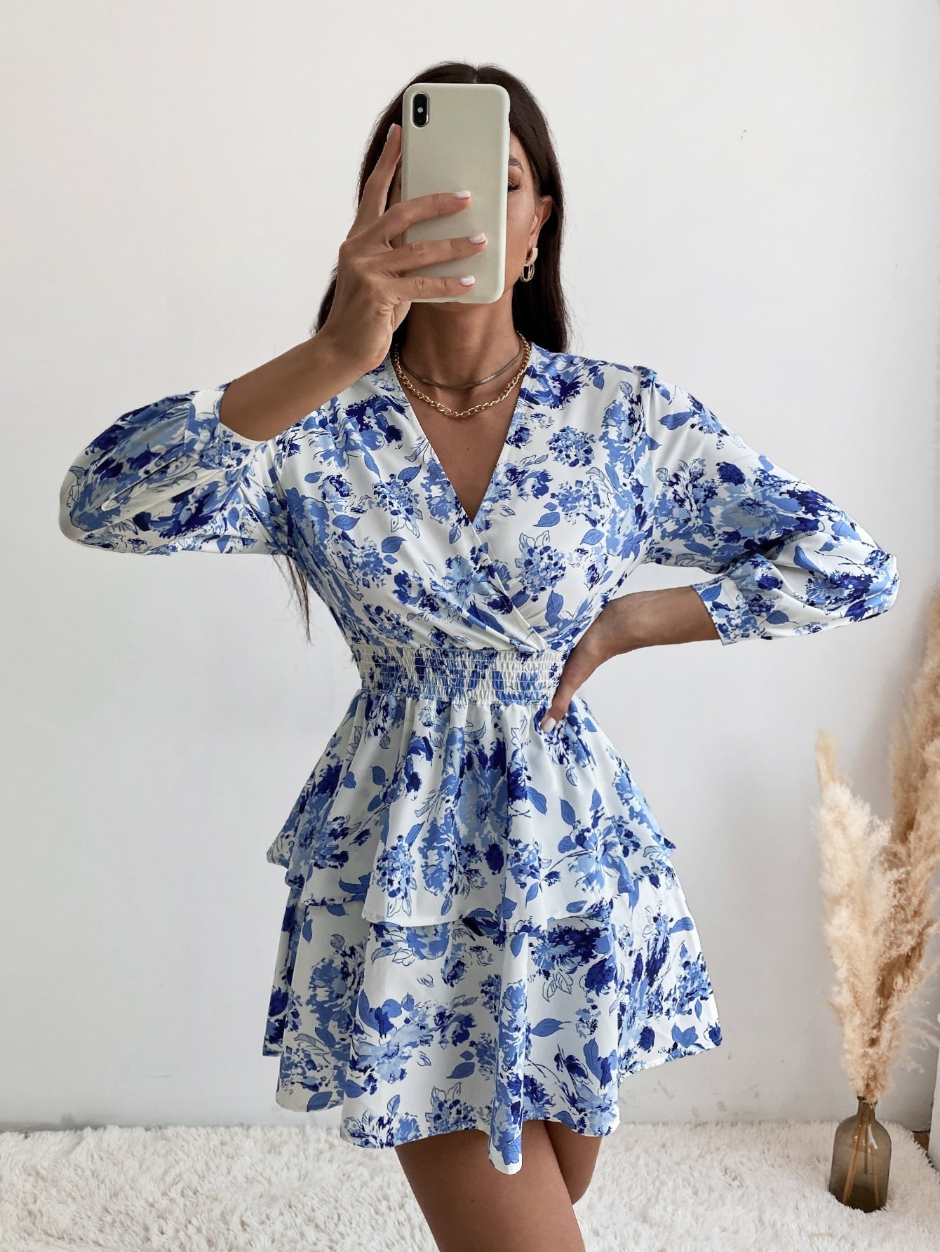 Kleid mit Blume Muster, geraffter Taille, geschichtetem Saum