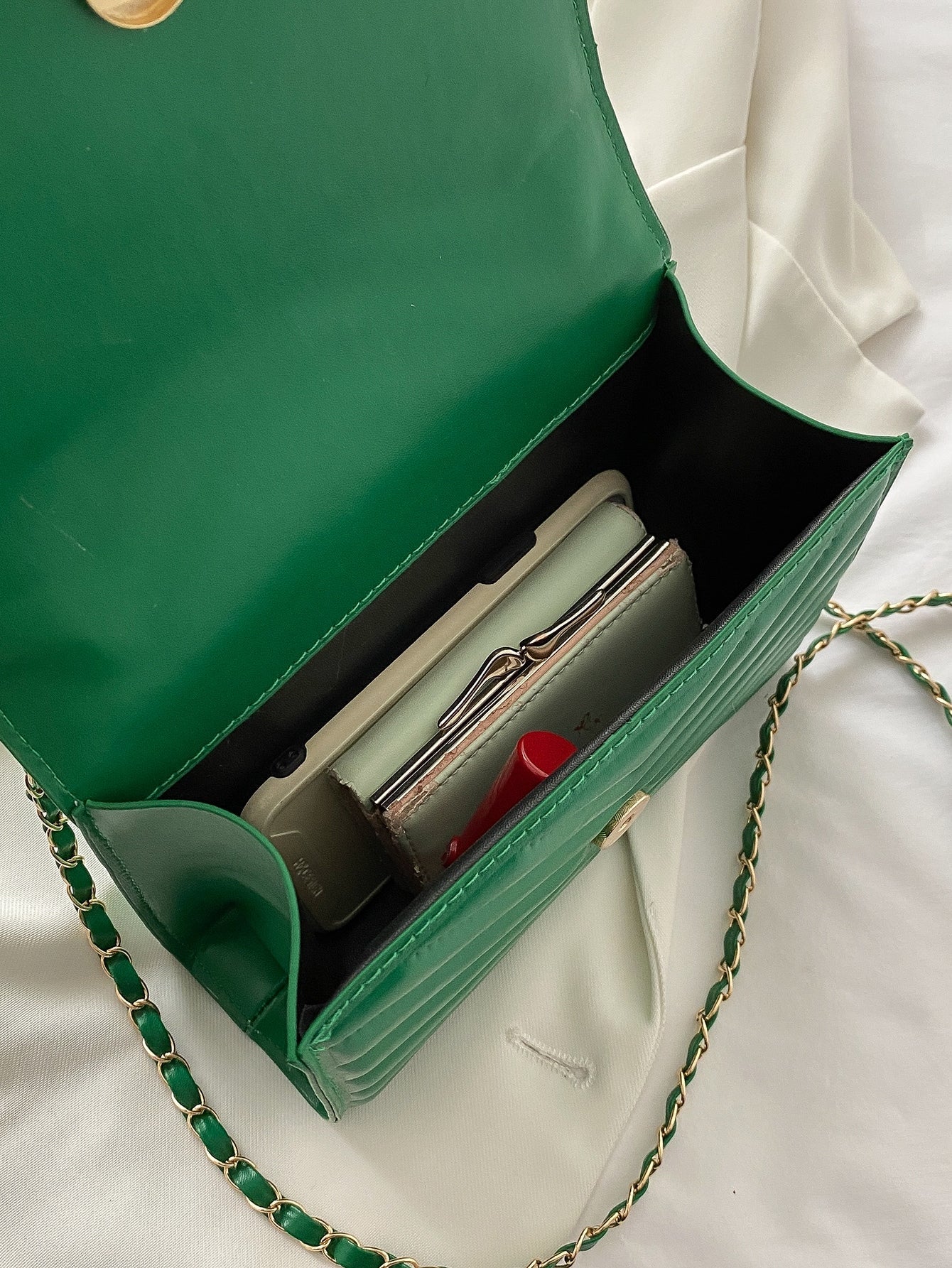 Quadratische Tasche mit Chevron Druckknopf