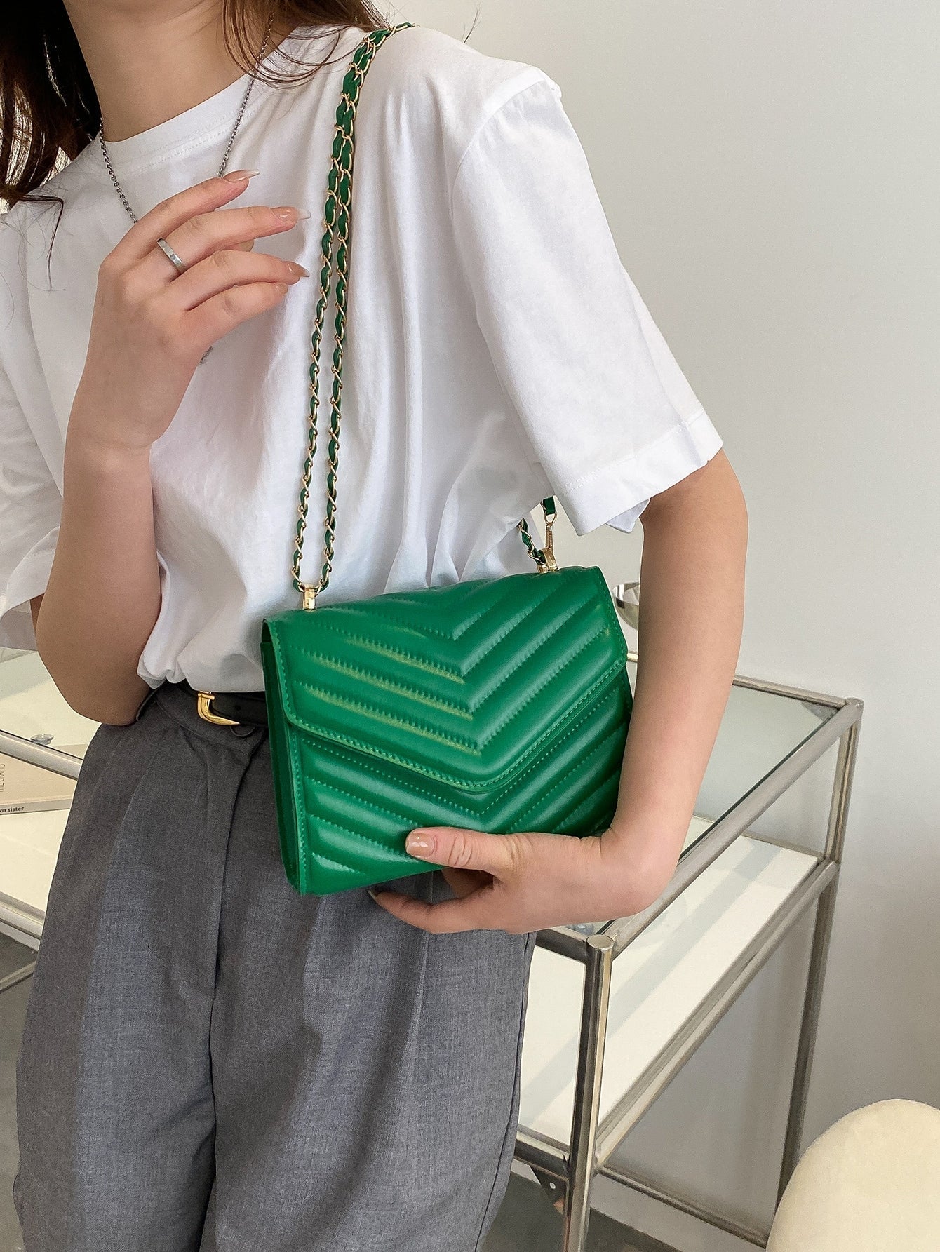 Quadratische Tasche mit Chevron Druckknopf