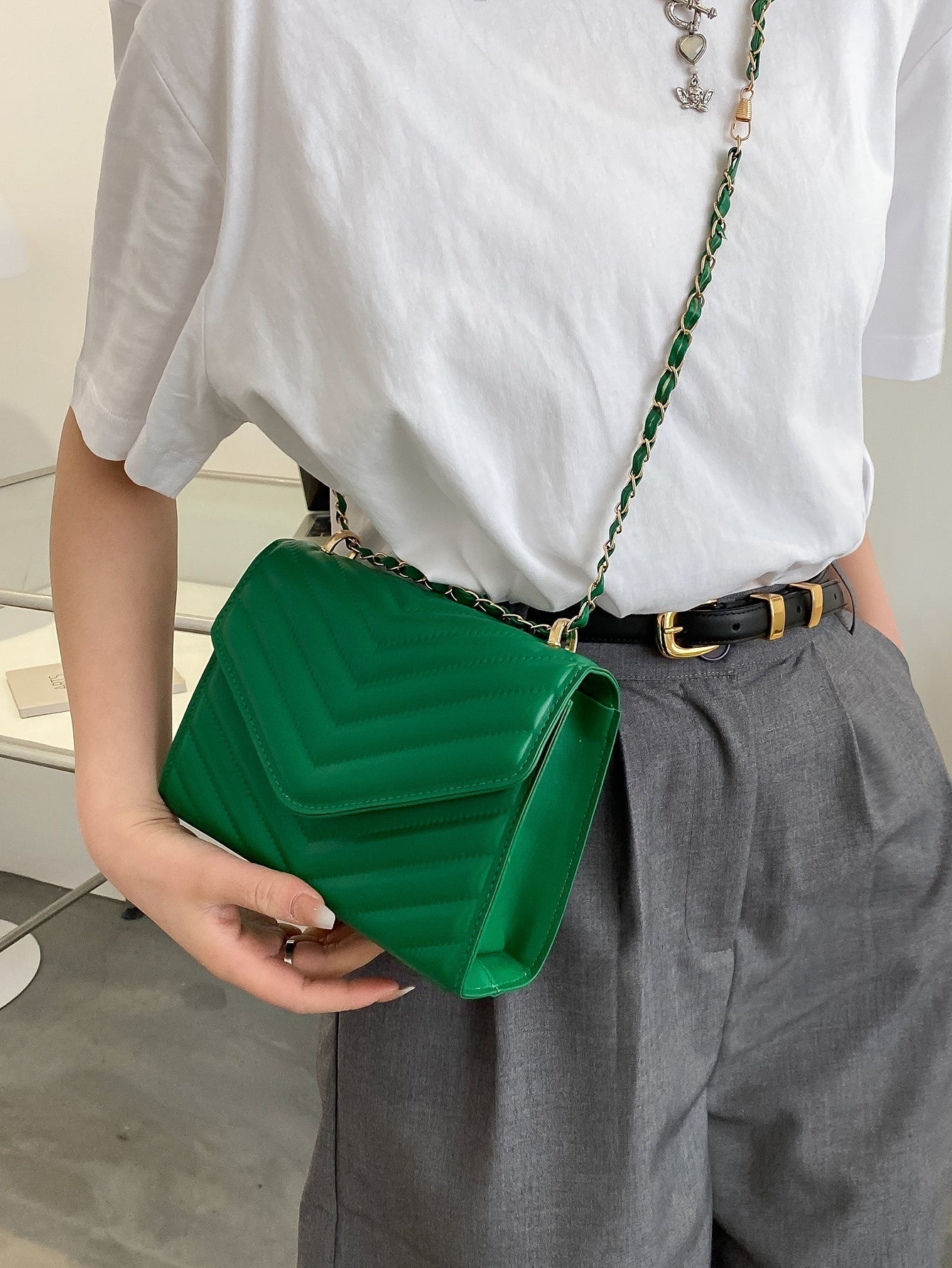 Quadratische Tasche mit Chevron Druckknopf