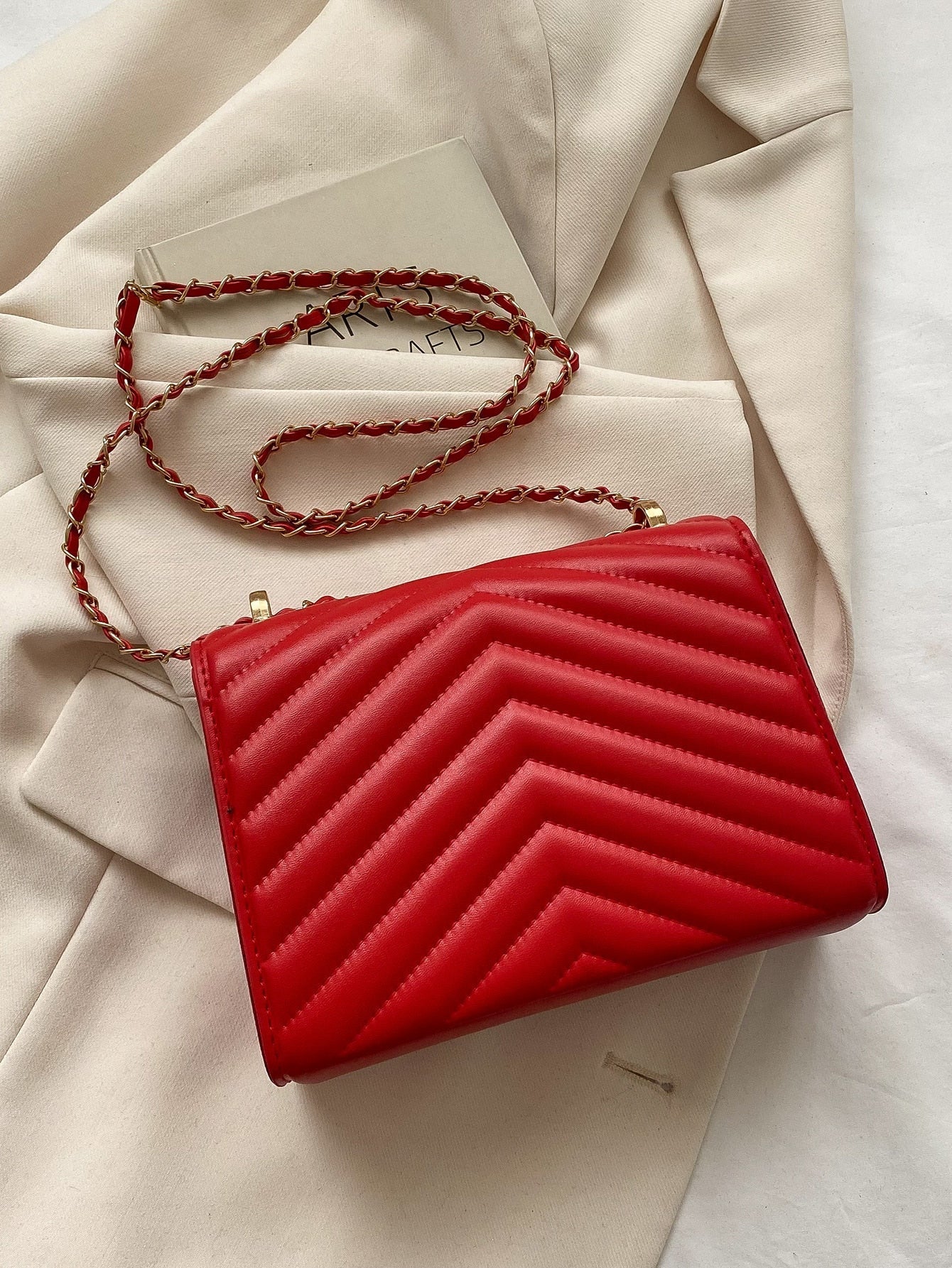 Quadratische Tasche mit Chevron Druckknopf