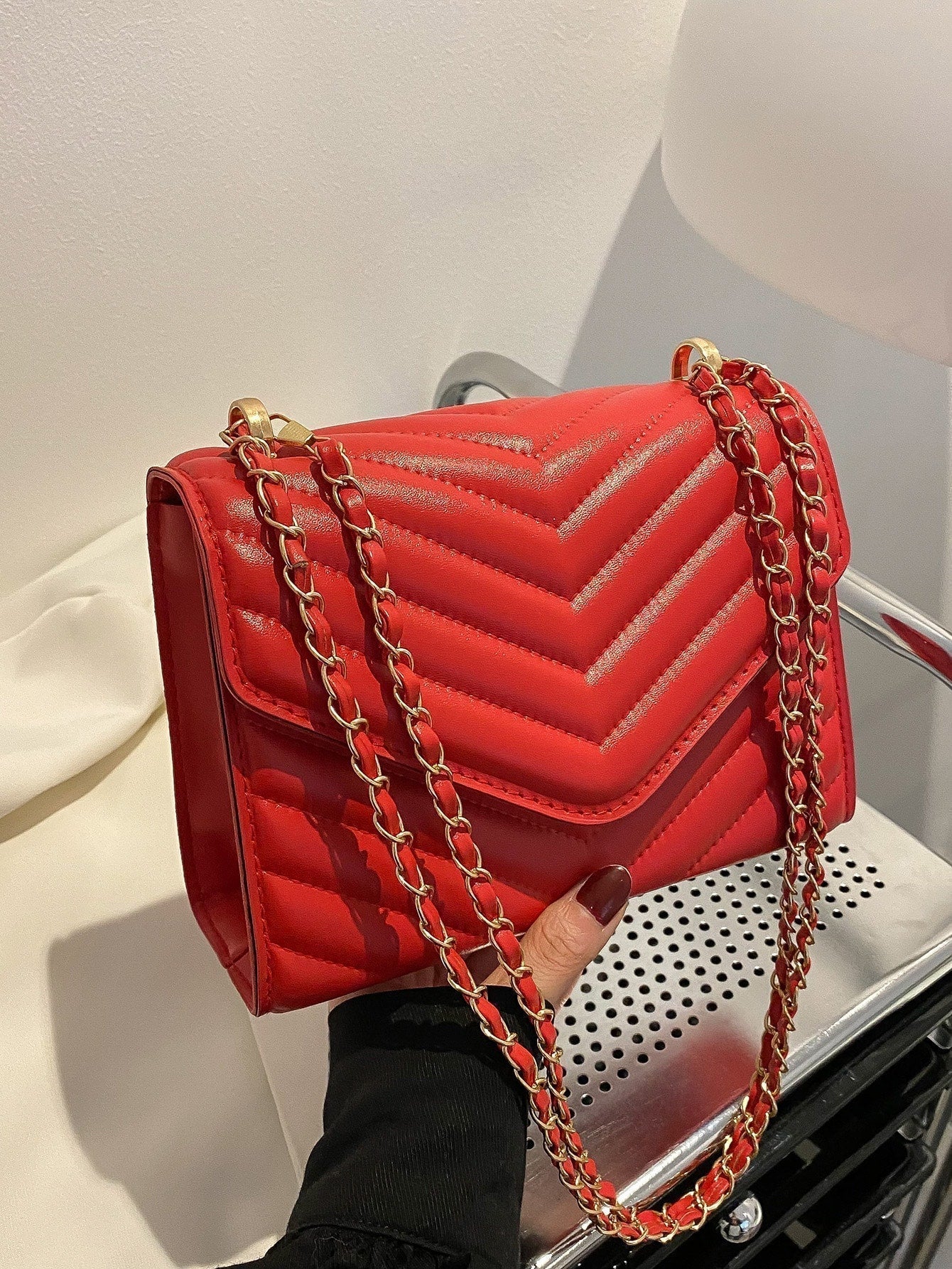 Quadratische Tasche mit Chevron Druckknopf