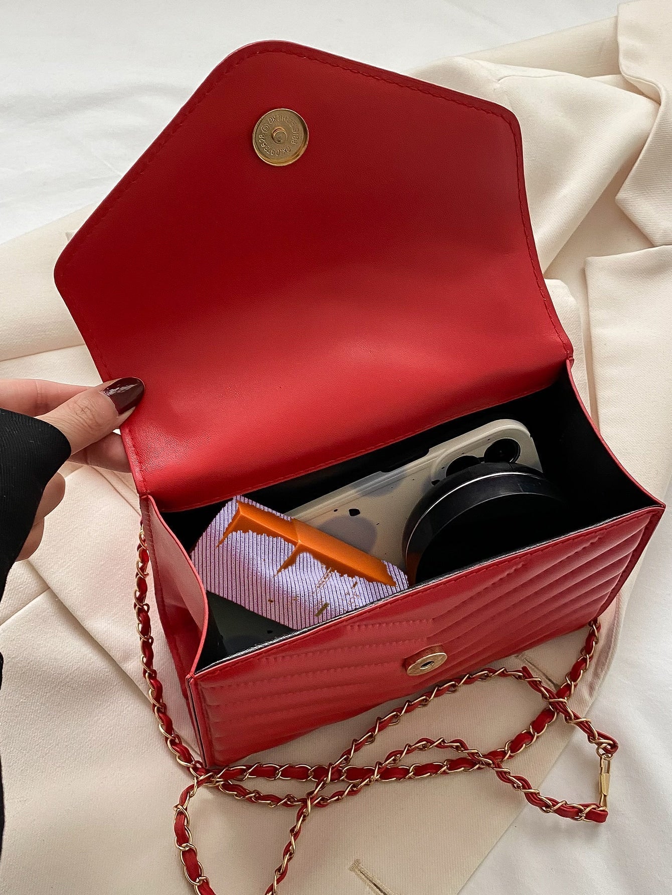 Quadratische Tasche mit Chevron Druckknopf