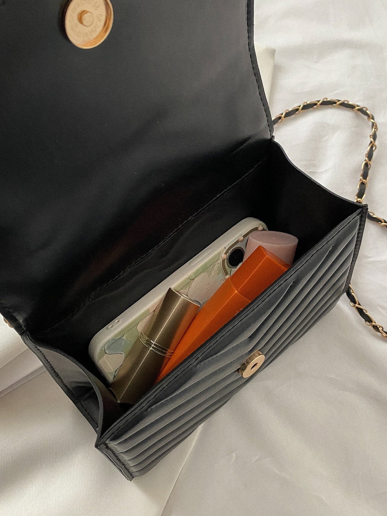 Quadratische Tasche mit Chevron Druckknopf