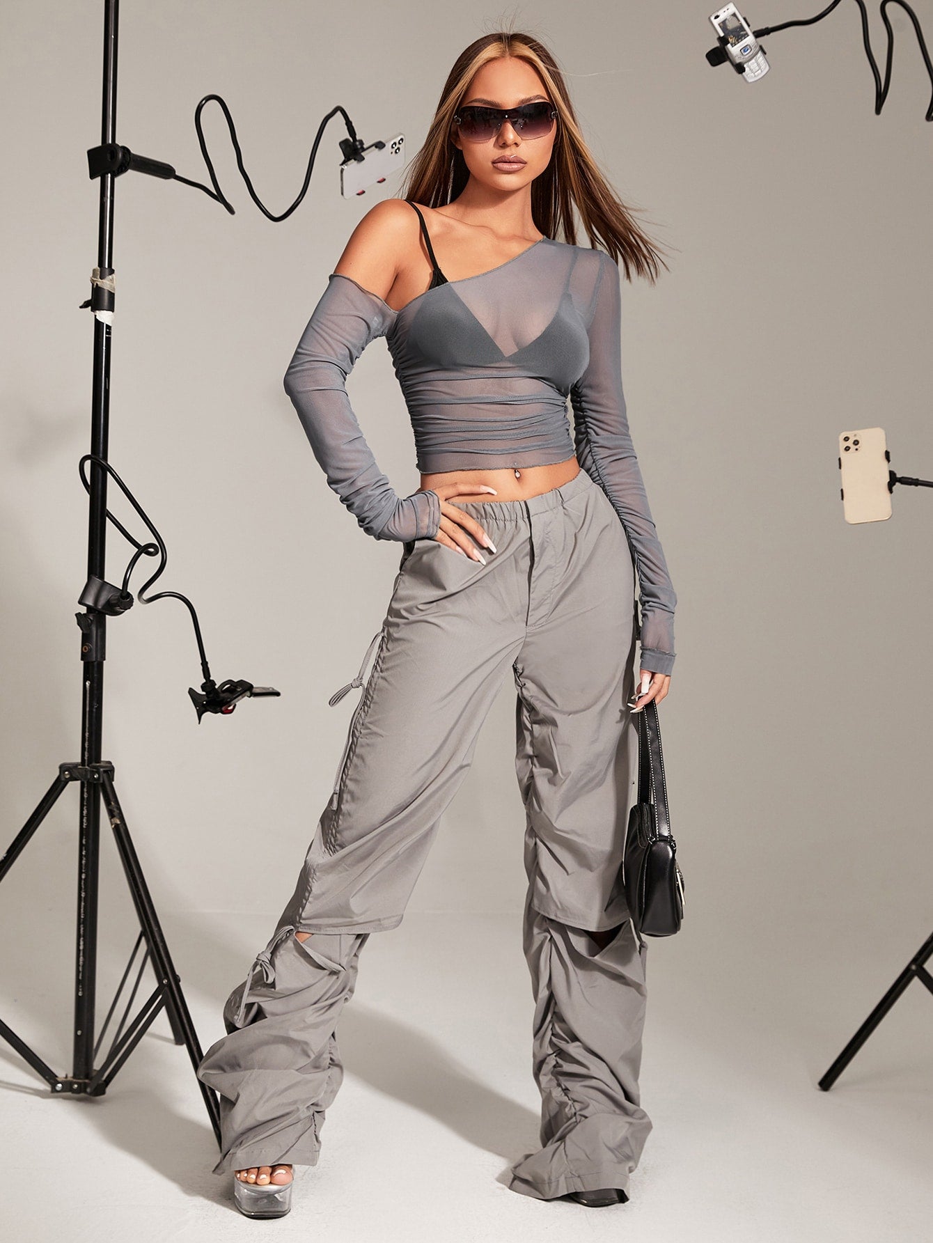 Top mit asymmetrischem Kragen, transparentem Netz, ohne BH