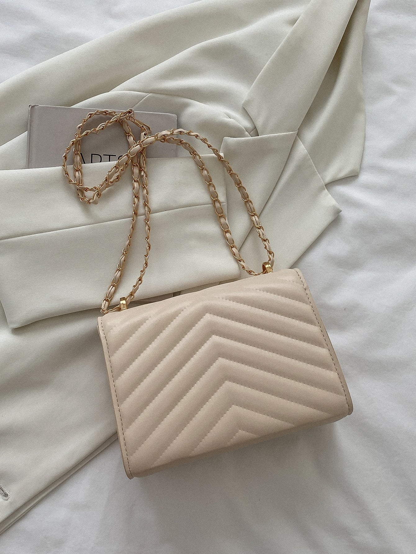 Quadratische Tasche mit Chevron Druckknopf