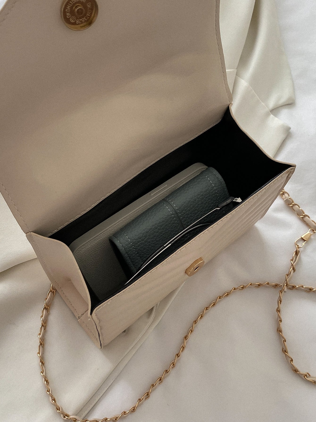 Quadratische Tasche mit Chevron Druckknopf