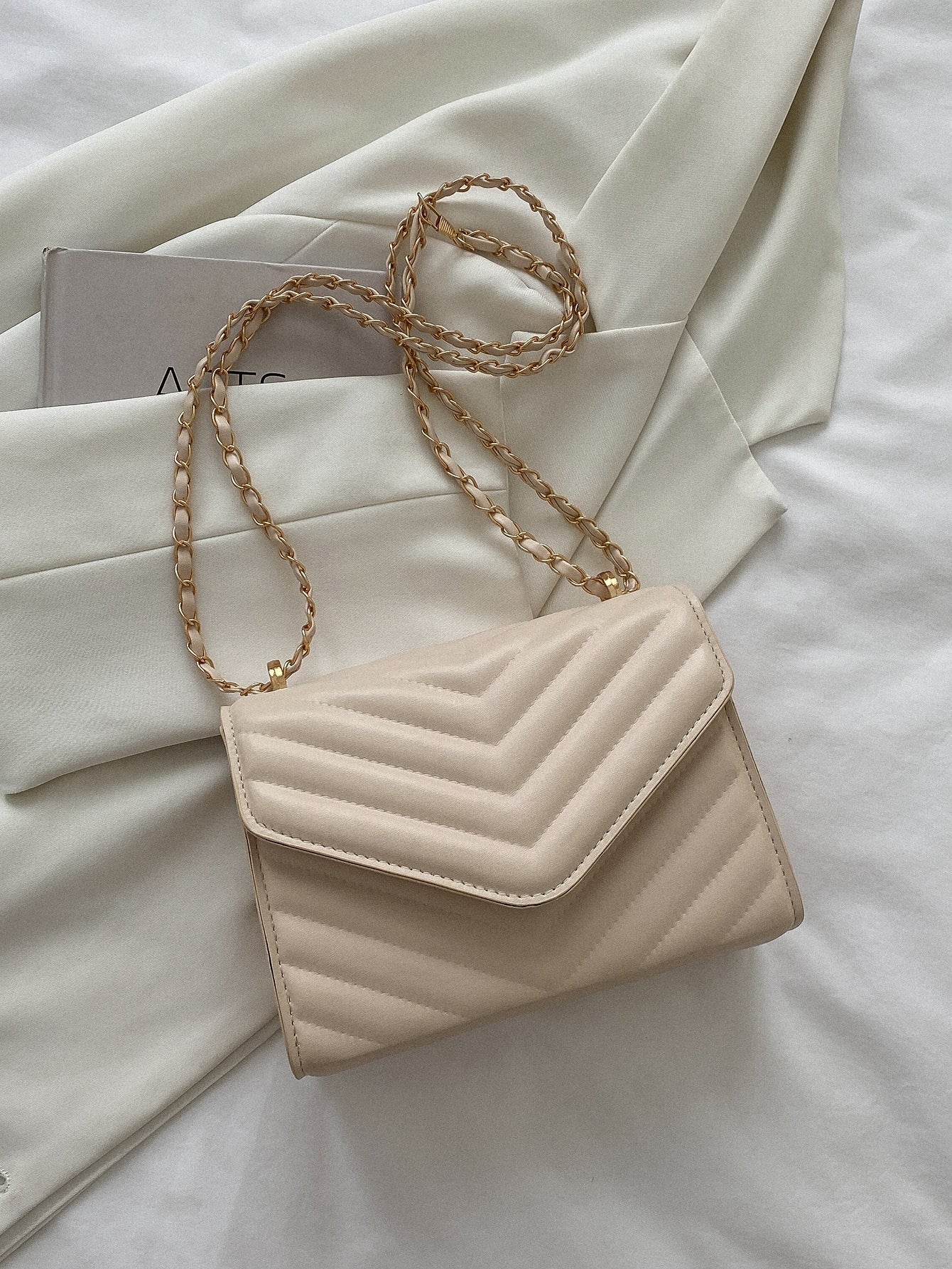 Quadratische Tasche mit Chevron Druckknopf