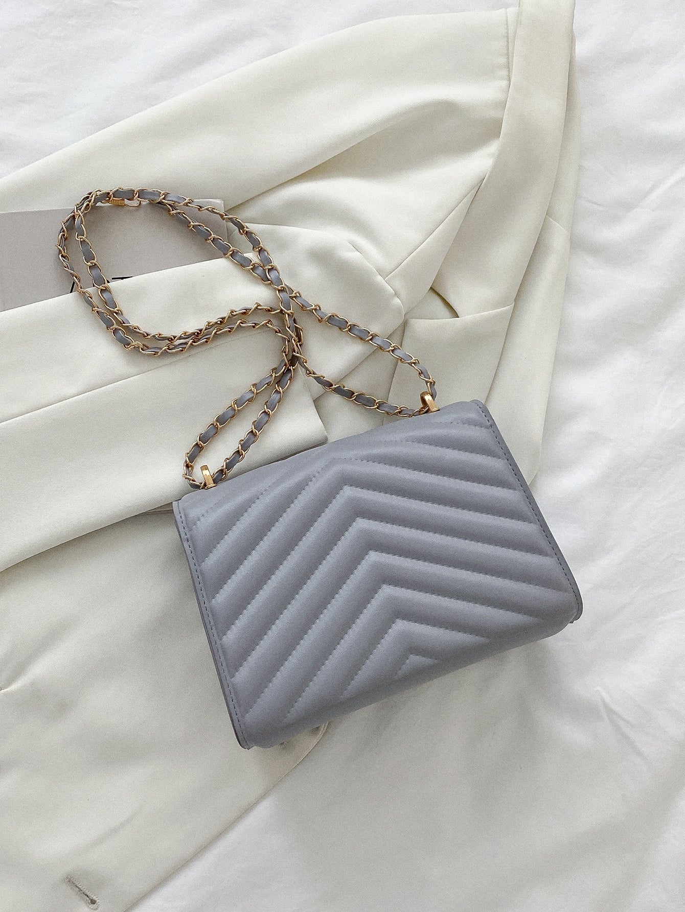 Quadratische Tasche mit Chevron Druckknopf