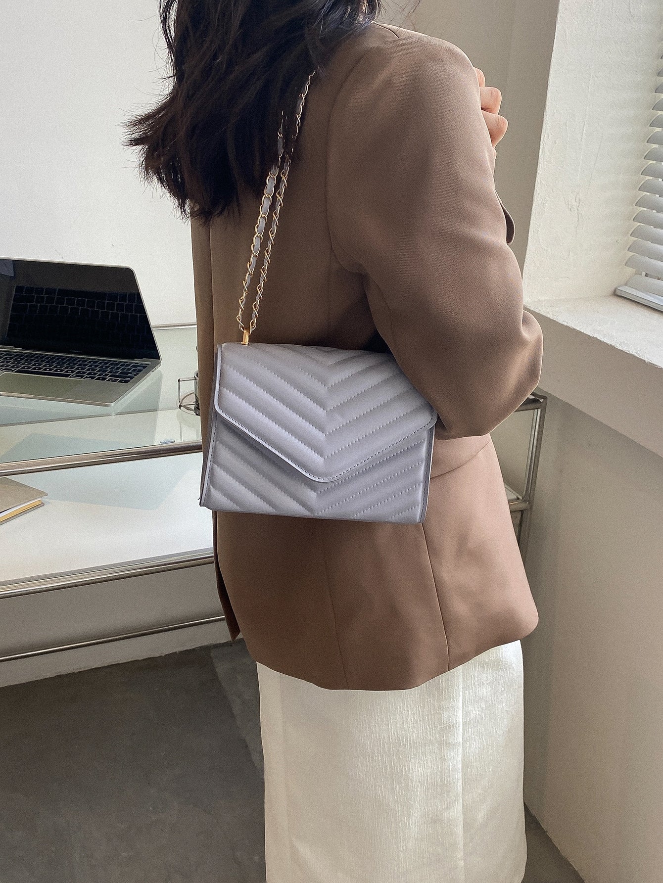 Quadratische Tasche mit Chevron Druckknopf