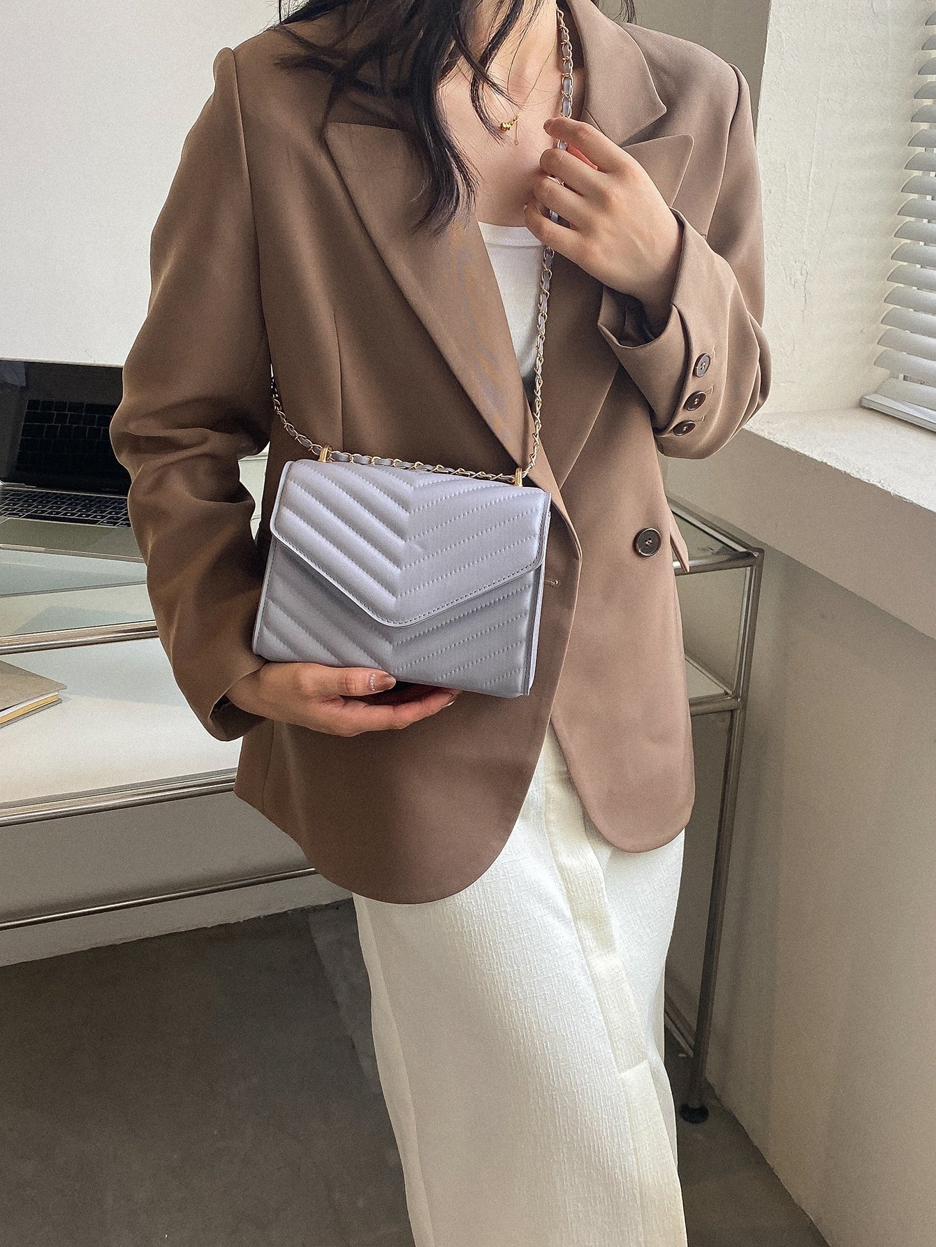 Quadratische Tasche mit Chevron Druckknopf