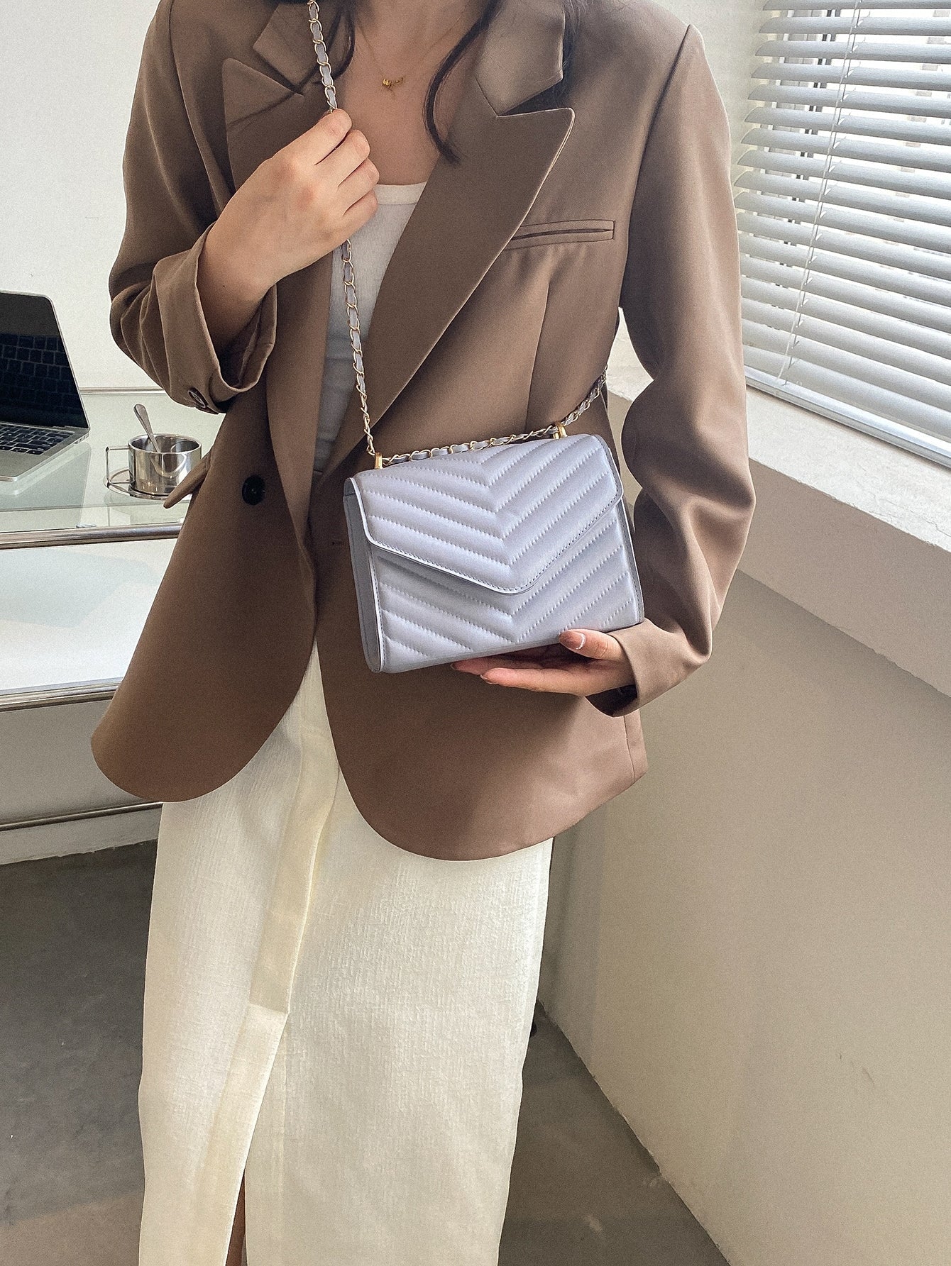 Quadratische Tasche mit Chevron Druckknopf