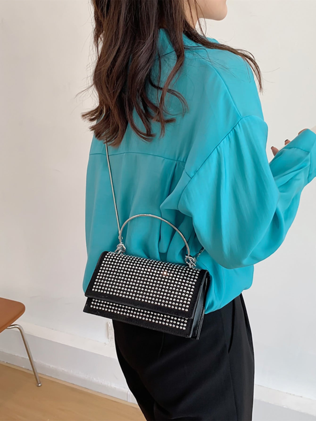 Quadratische Tasche mit Mini Nieten Dekor, Kette, Klappe