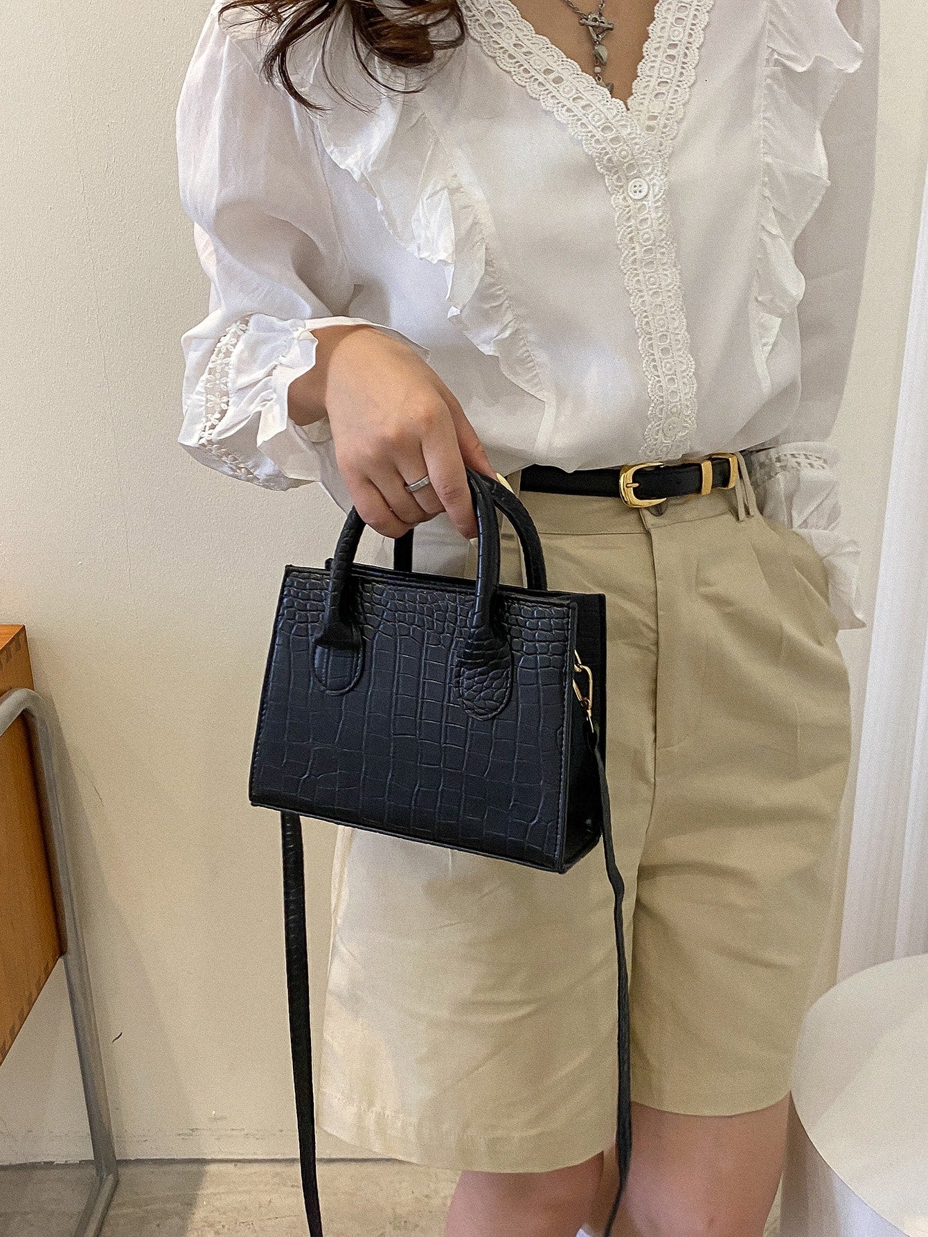 Quadratische Tasche mit Krokodil Prägung, Doppelgriff