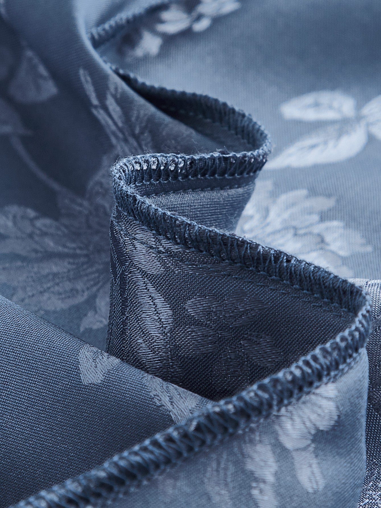 Belle Jacquard Satin Cami Kleid