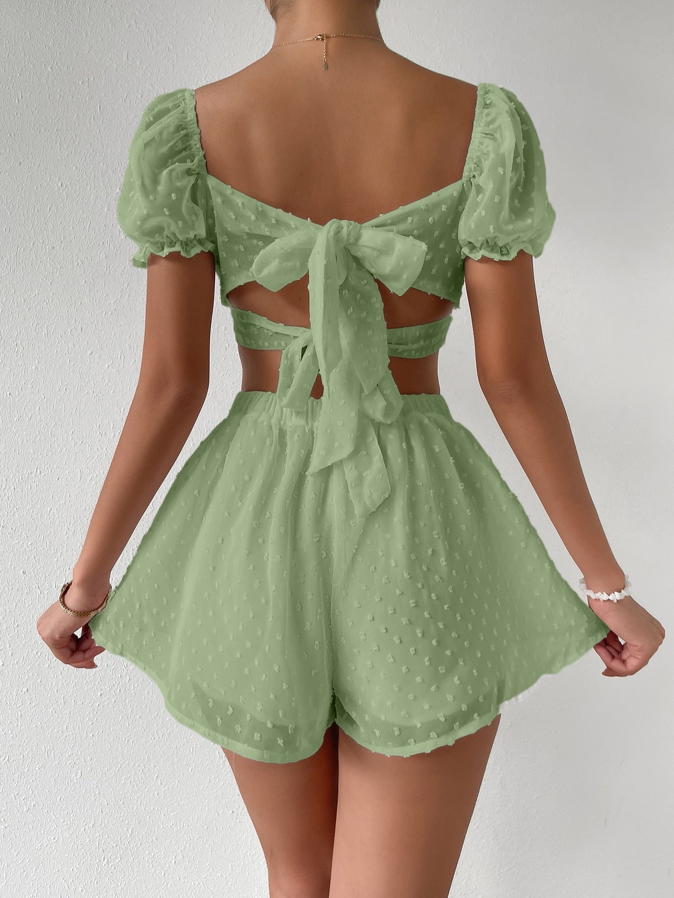 Punkten, Twist vorne, Puffärmeln, Band hinten, Crop Top & Shorts