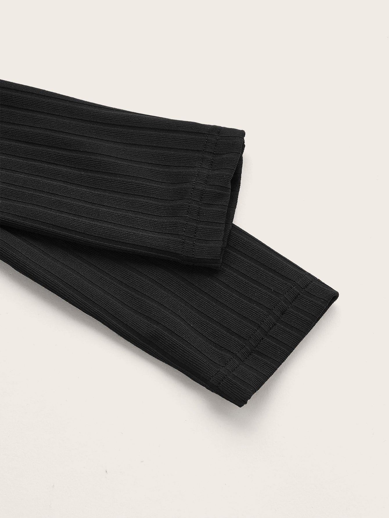 Crop T-Shirt mit Rippenstrick Kette, vorne, Band hinten