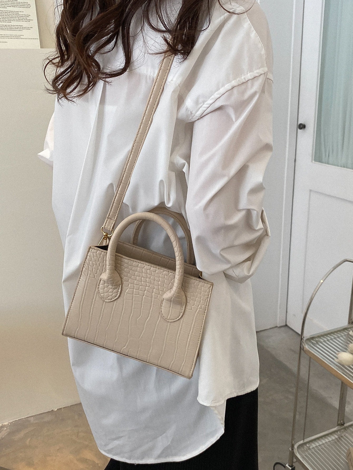 Quadratische Tasche mit Krokodil Prägung, Doppelgriff