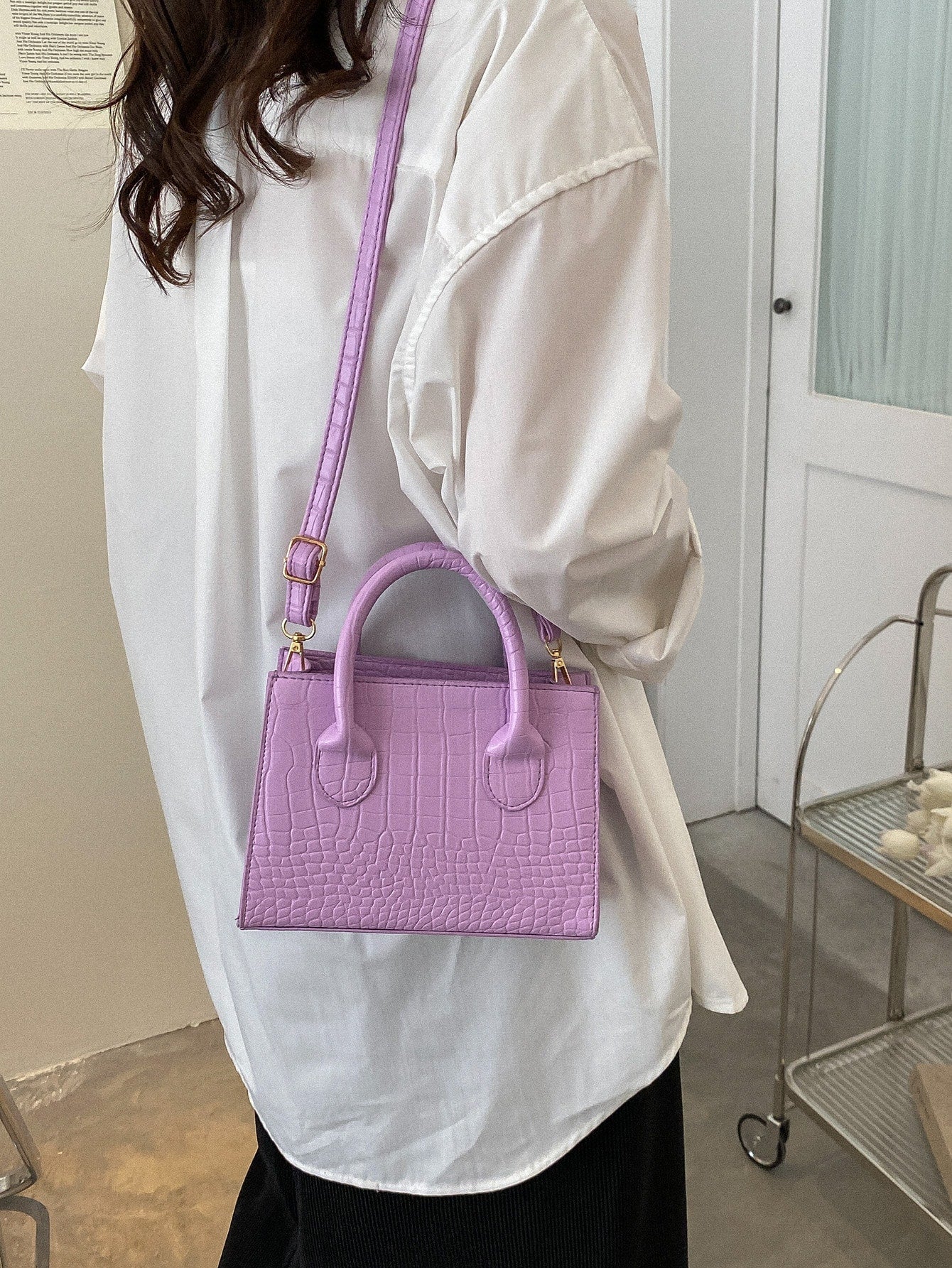 Quadratische Tasche mit Krokodil Prägung, Doppelgriff