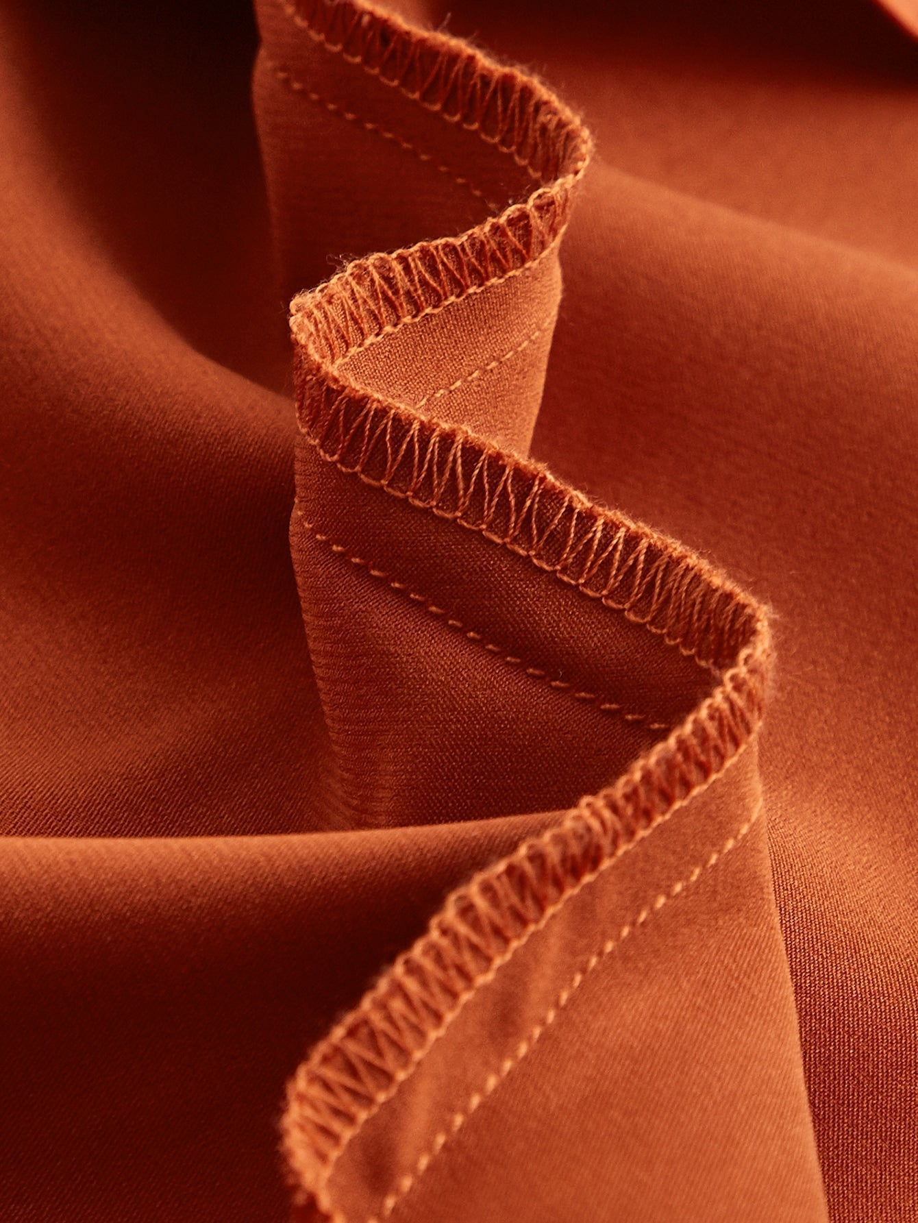 Cami Kleid mit Wasserfallausschnitt, asymmetrischem Saum