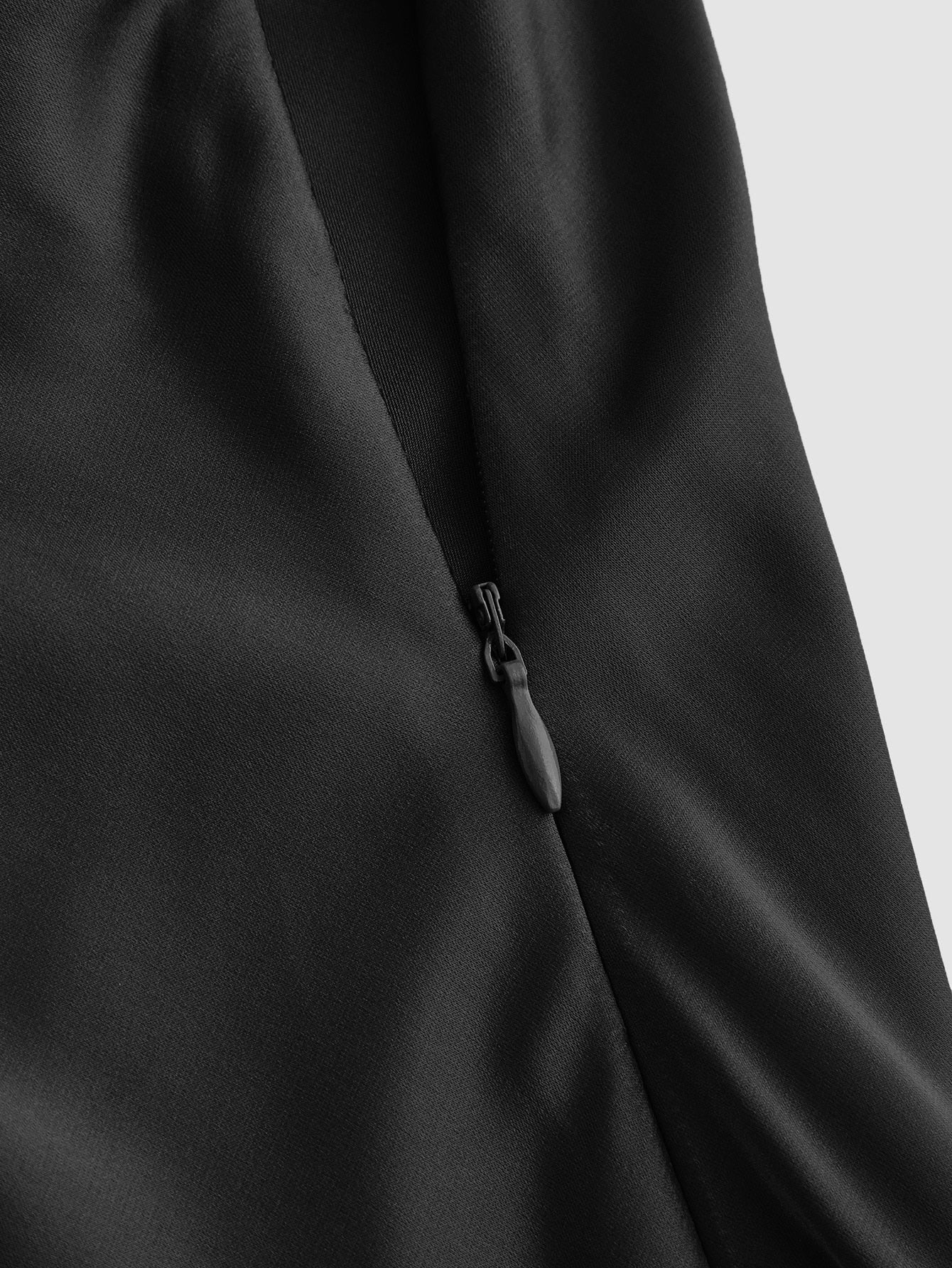 Cami Kleid mit Wasserfallausschnitt, asymmetrischem Saum