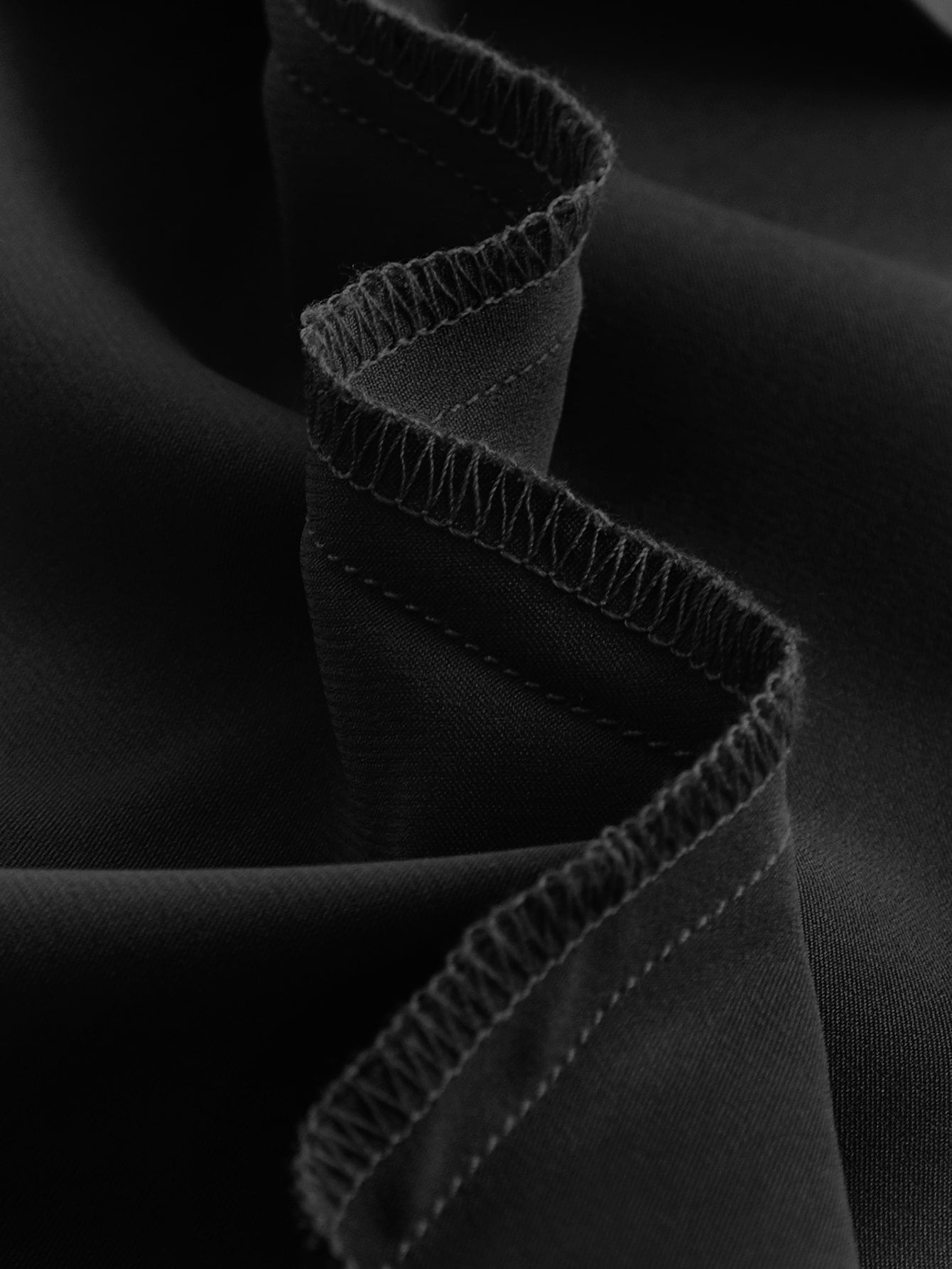 Cami Kleid mit Wasserfallausschnitt, asymmetrischem Saum