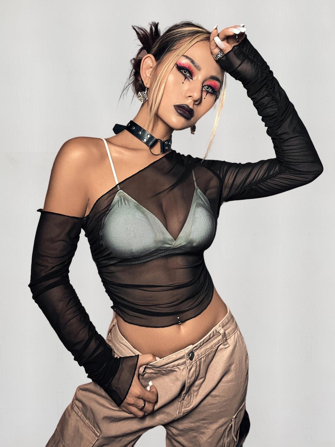 Top mit asymmetrischem Kragen, transparentem Netz, ohne BH