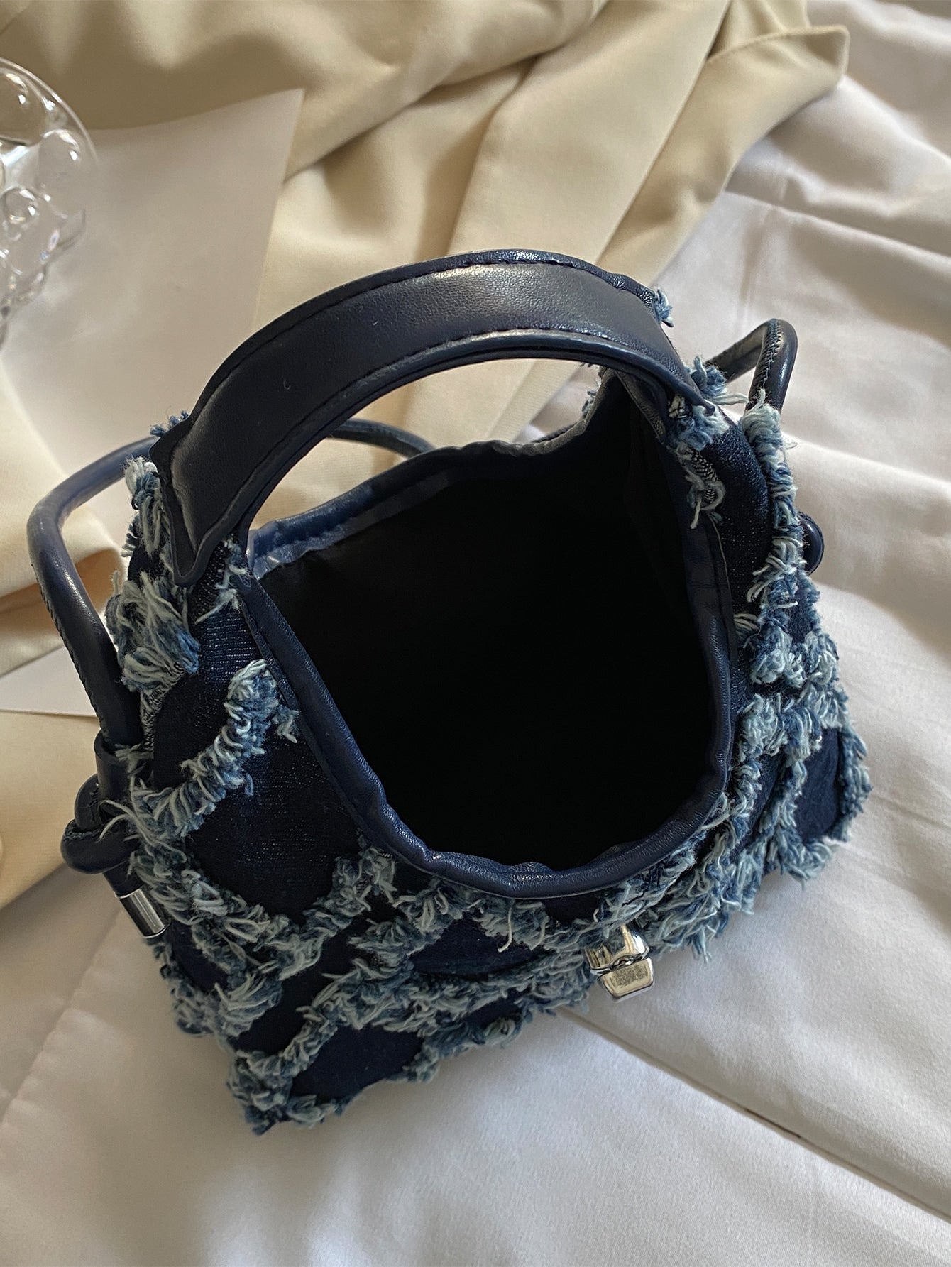 Hobo Tasche mit Mini unbearbeitetem Saum, Drehverschluss