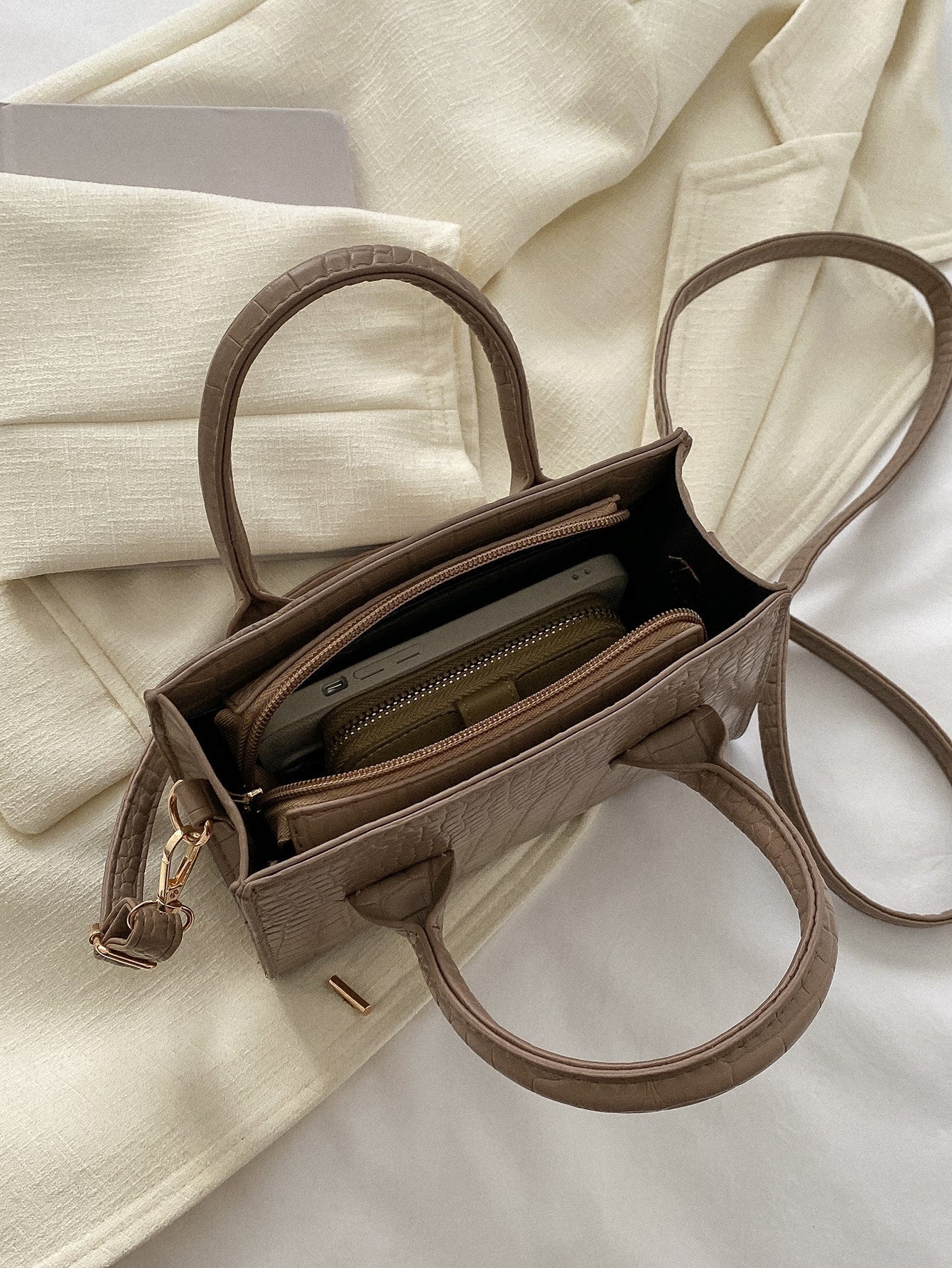 Quadratische Tasche mit Krokodil Prägung, Doppelgriff