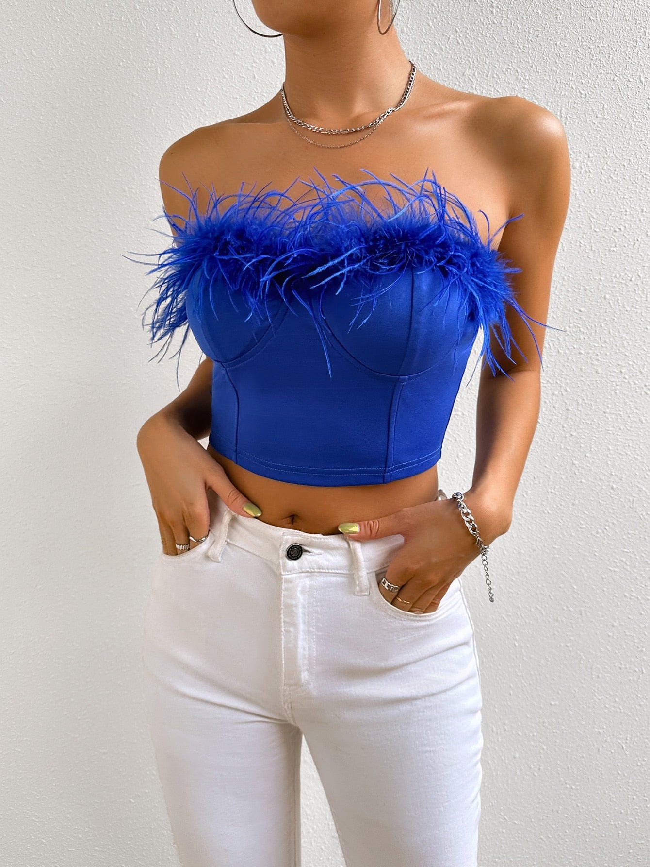 Stück Crop Tube Top mit flaumig Besatz Vollbusiger