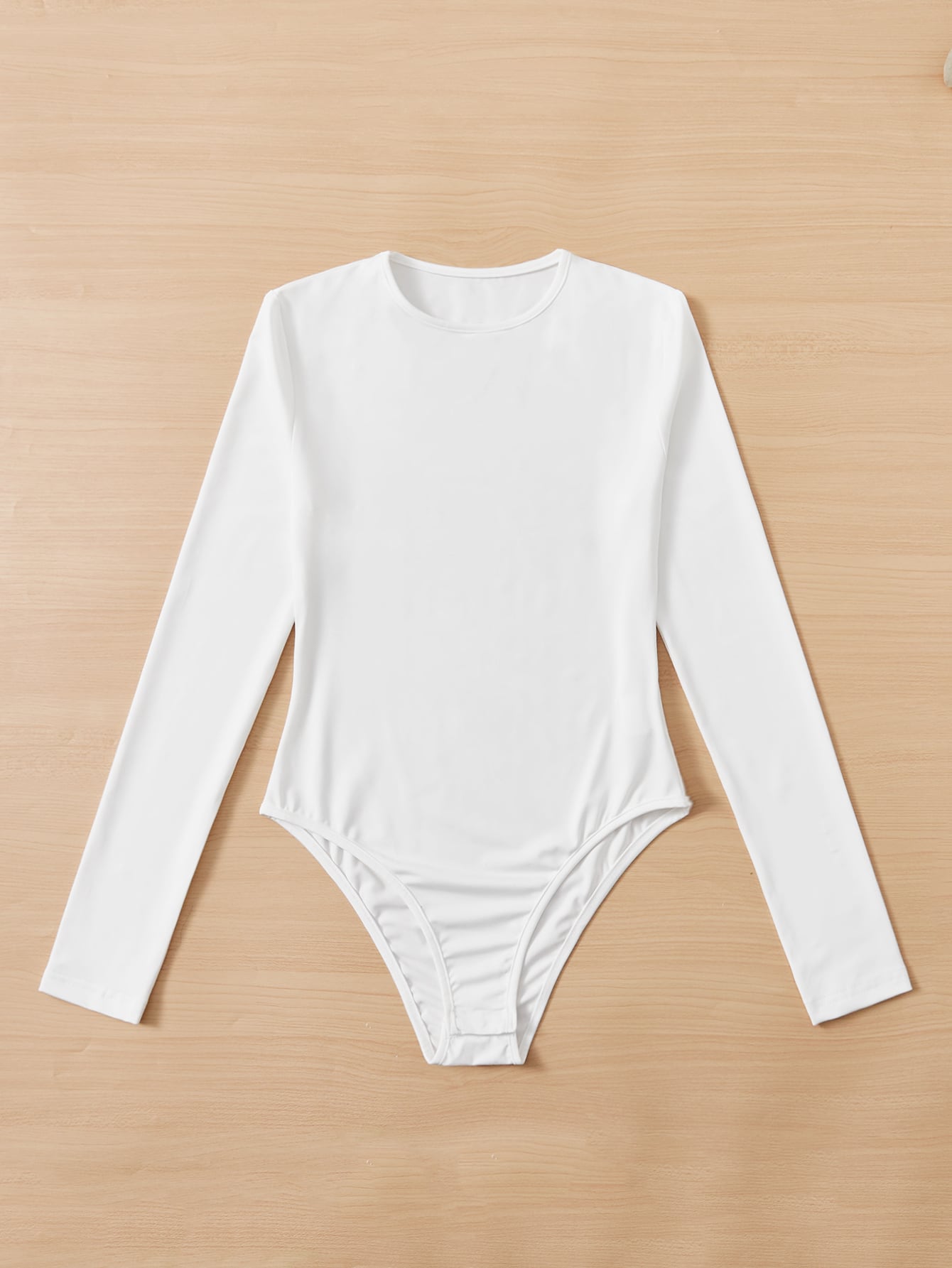 T-Shirt Body mit schmaler Passform, rundem Kragen,