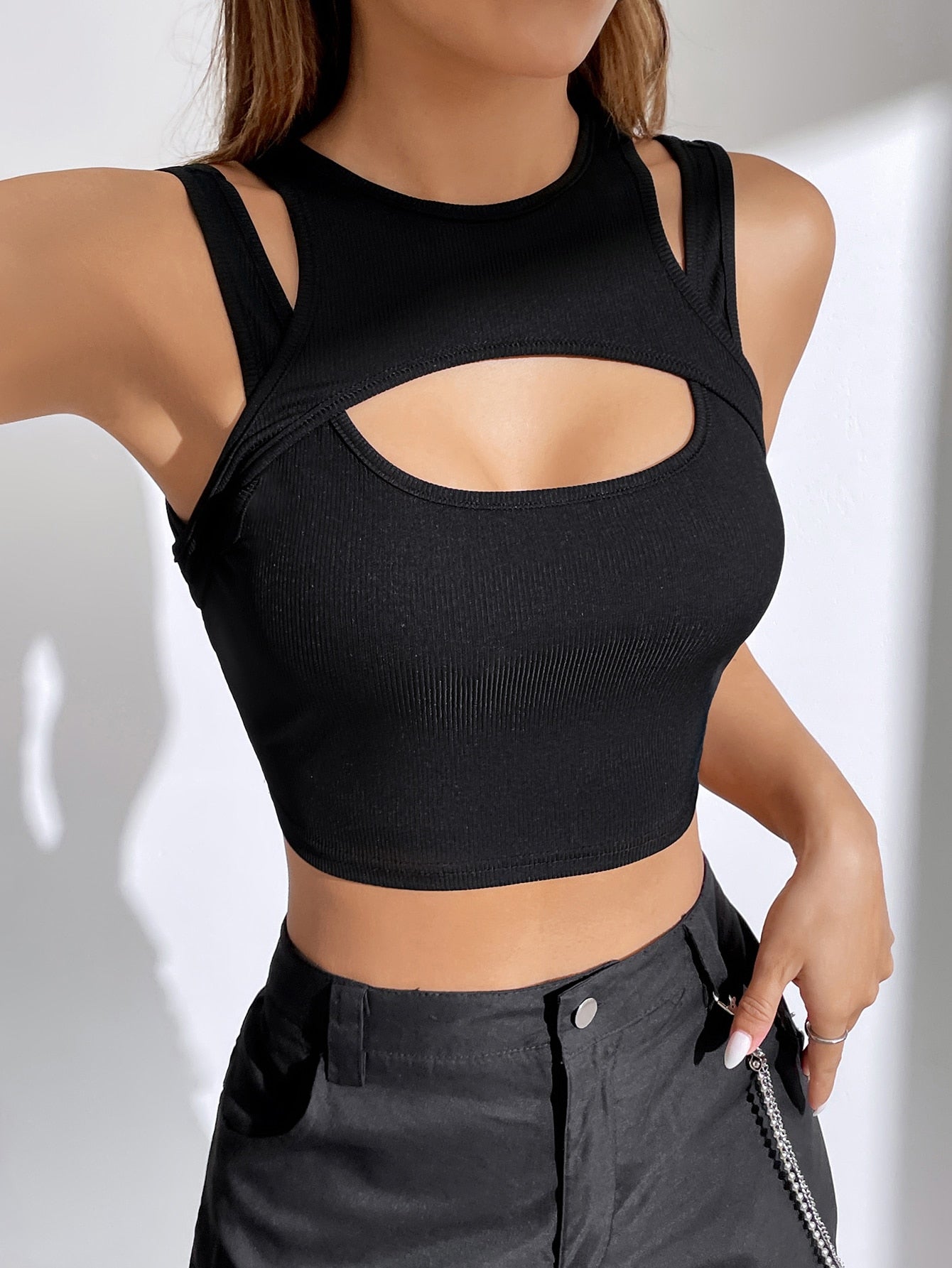 Crop Tank Top mit Ausschnitt vorne
