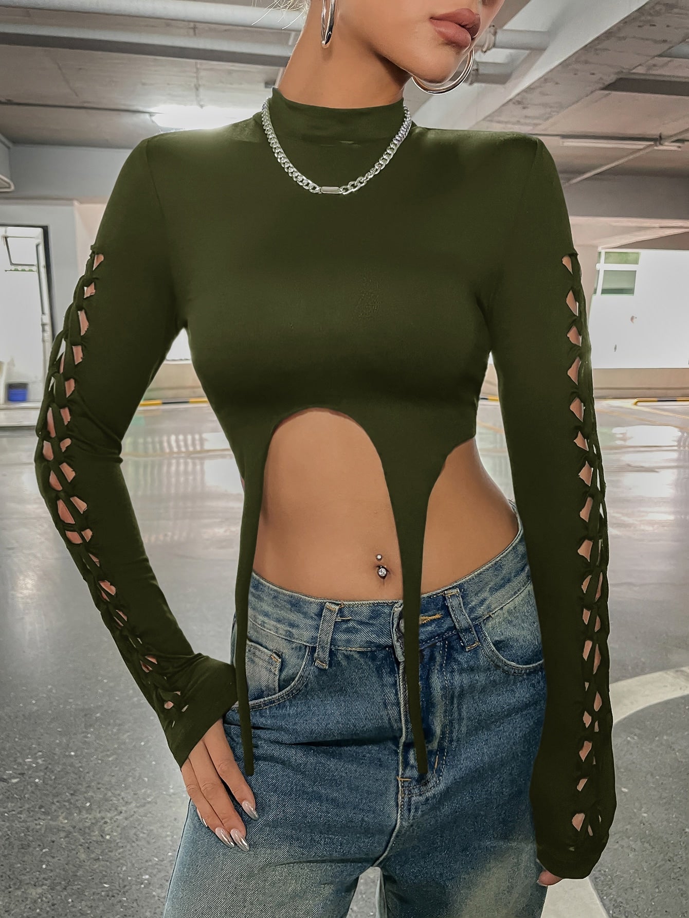 Crop Top mit Ausschnitt, Strumpfband, Detail
