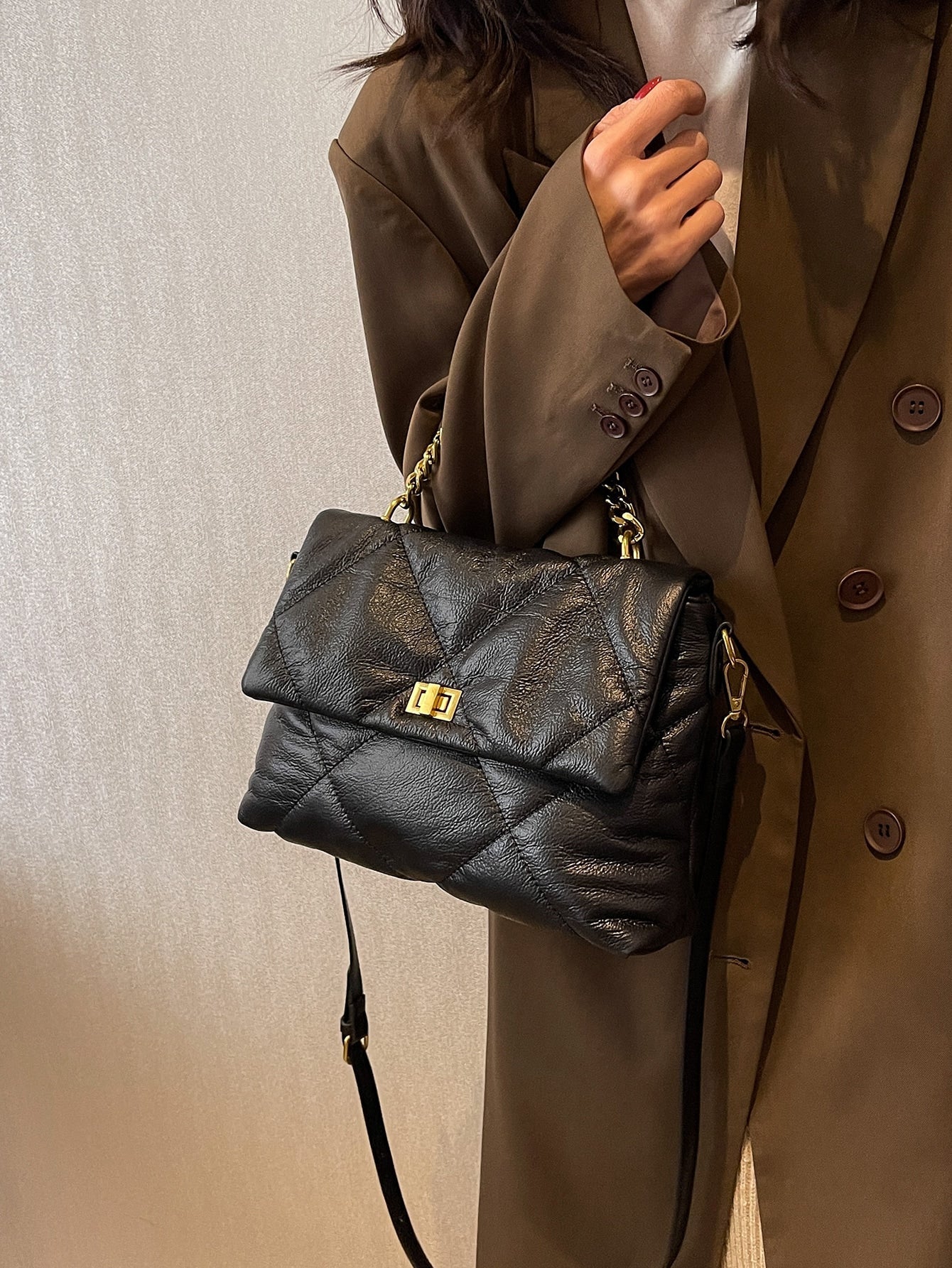 Quadratische Tasche mit Gesteppt Kette Dekor, Klappe