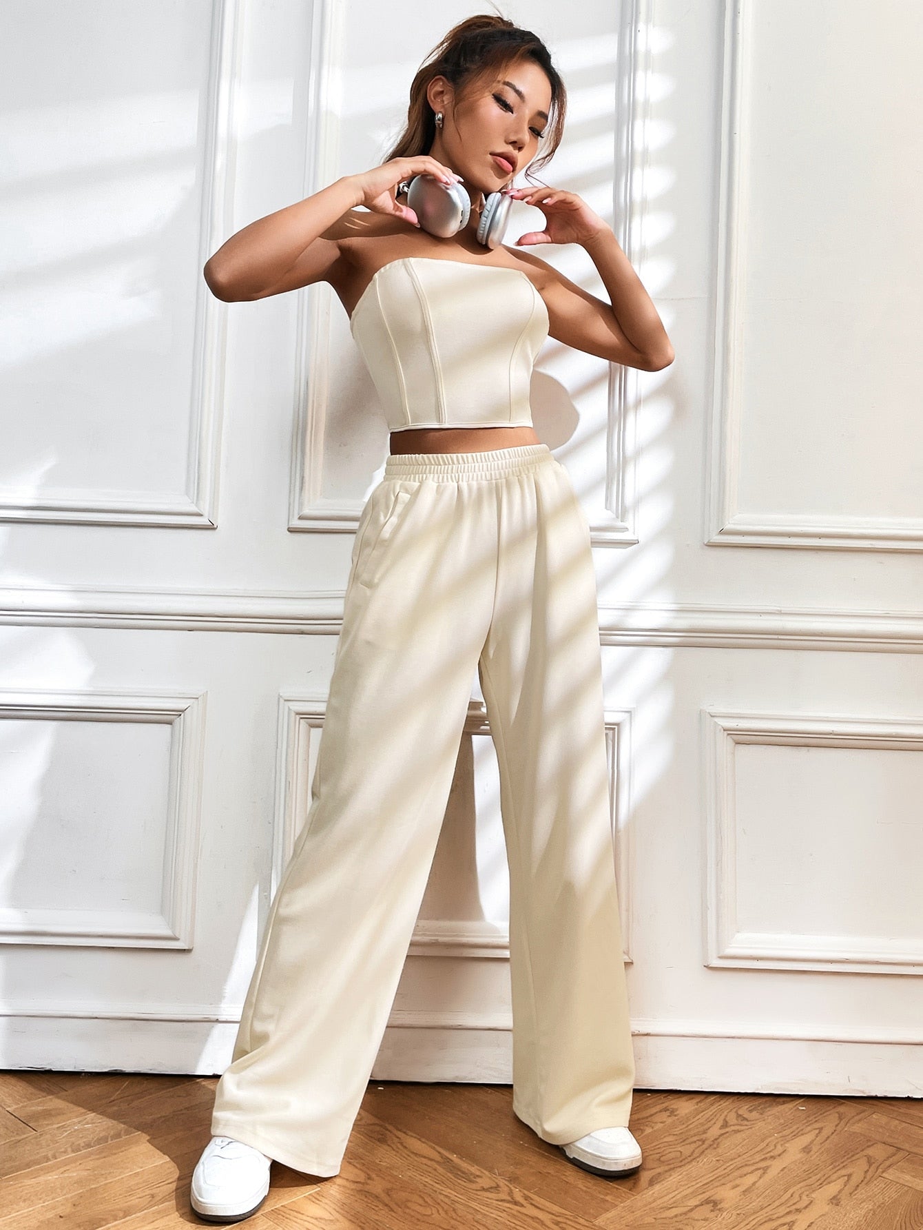 Crop Tube Top mit Reißverschluss hinten, & Hose mit weiten Beinen