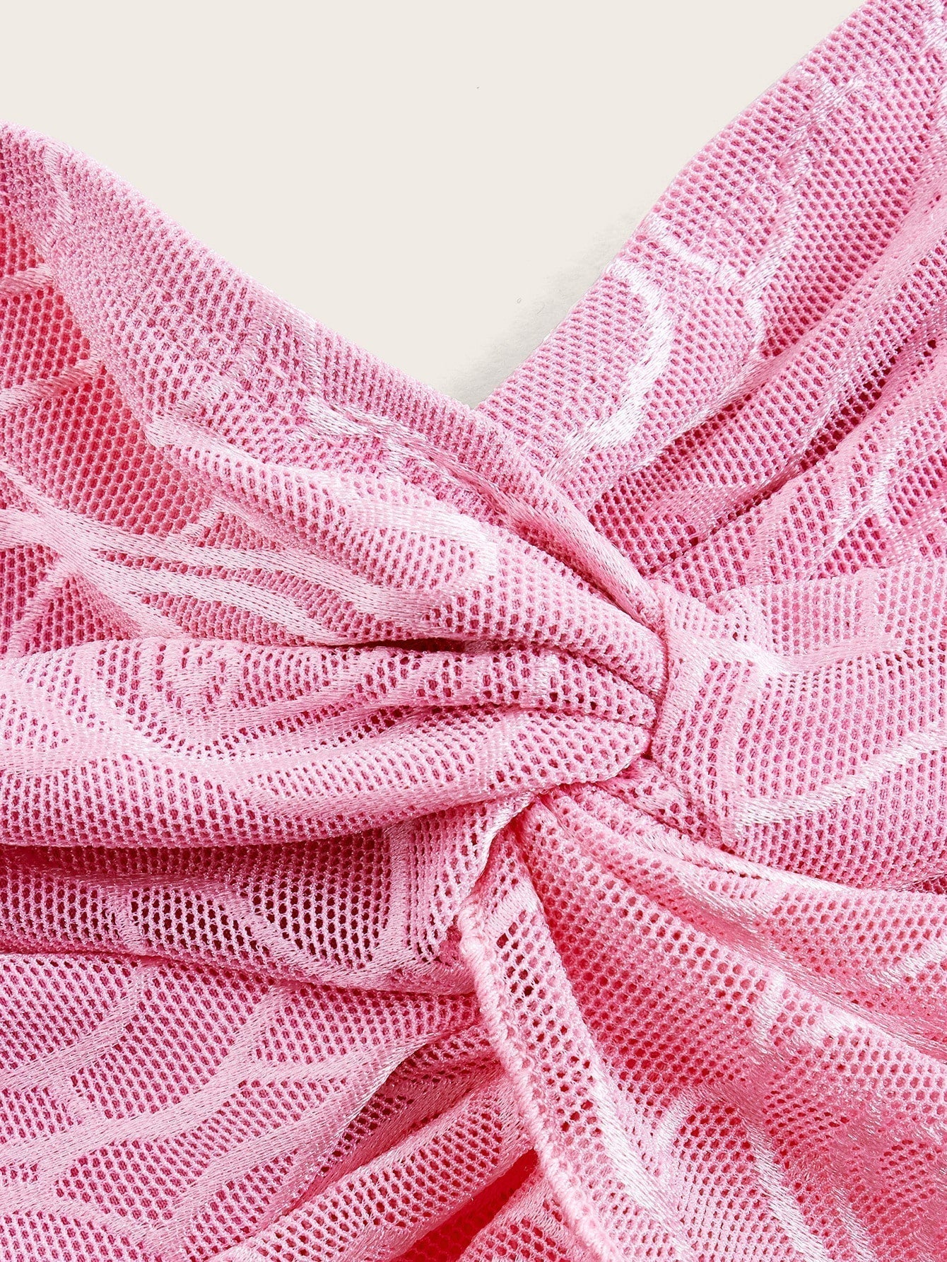 Tube Top mit Twist vorne, asymmetrischem Saum,