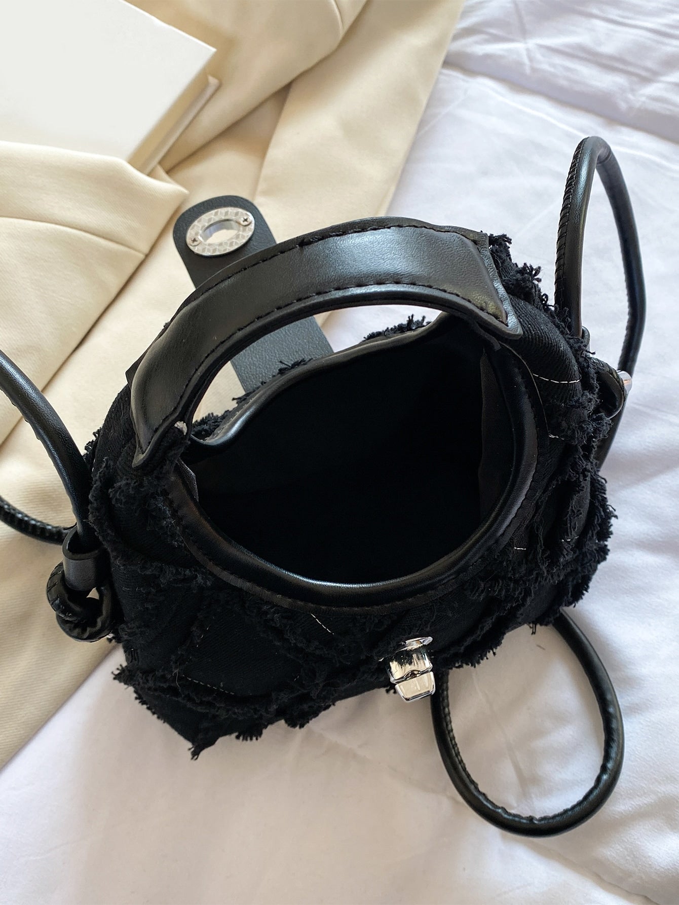 Hobo Tasche mit Mini unbearbeitetem Saum, Drehverschluss