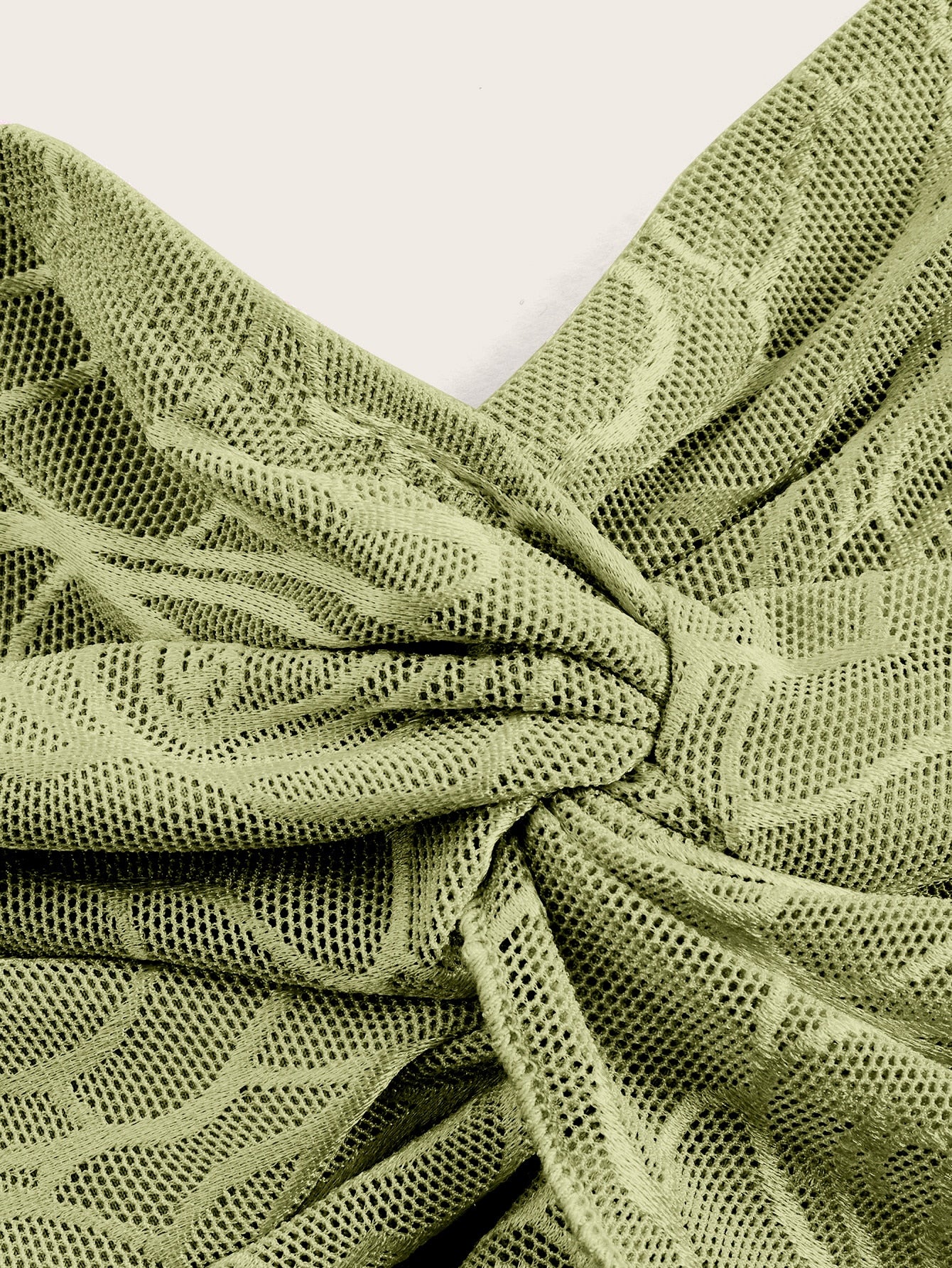 Tube Top mit Twist vorne, asymmetrischem Saum,