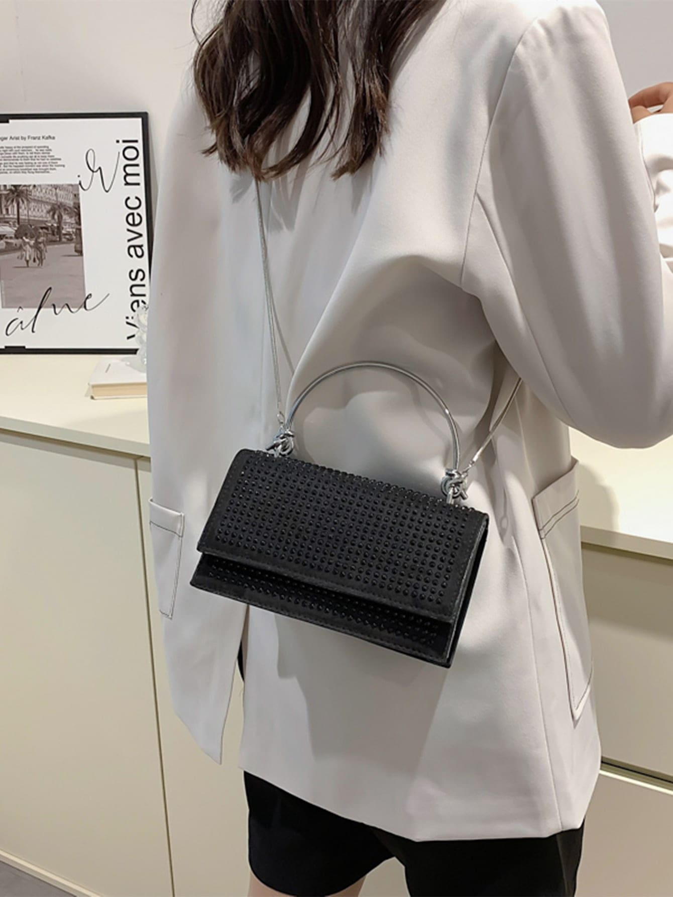 Quadratische Tasche mit Mini Nieten Dekor, Kette, Klappe