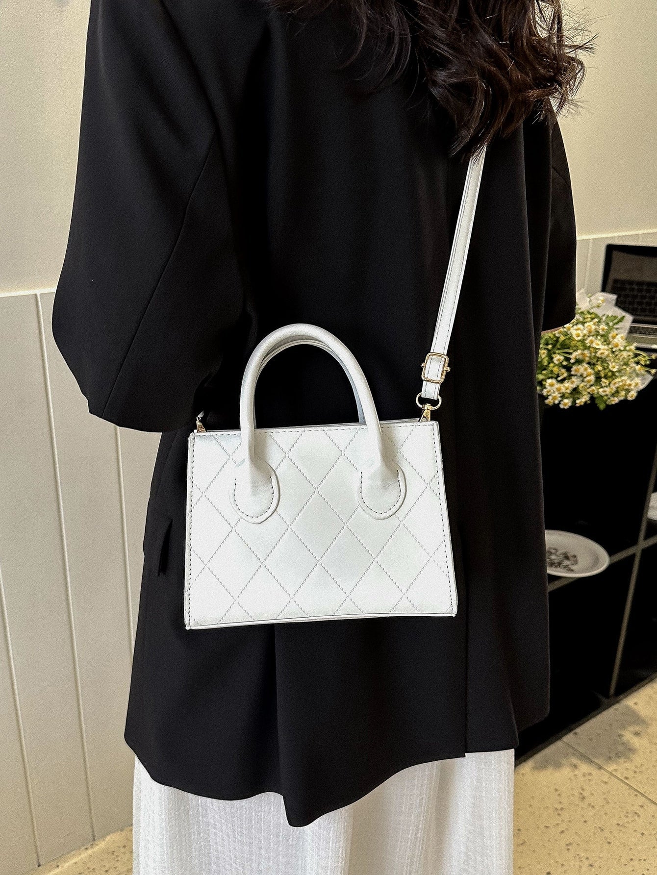 Quadratische Tasche mit Krokodil Prägung, Doppelgriff