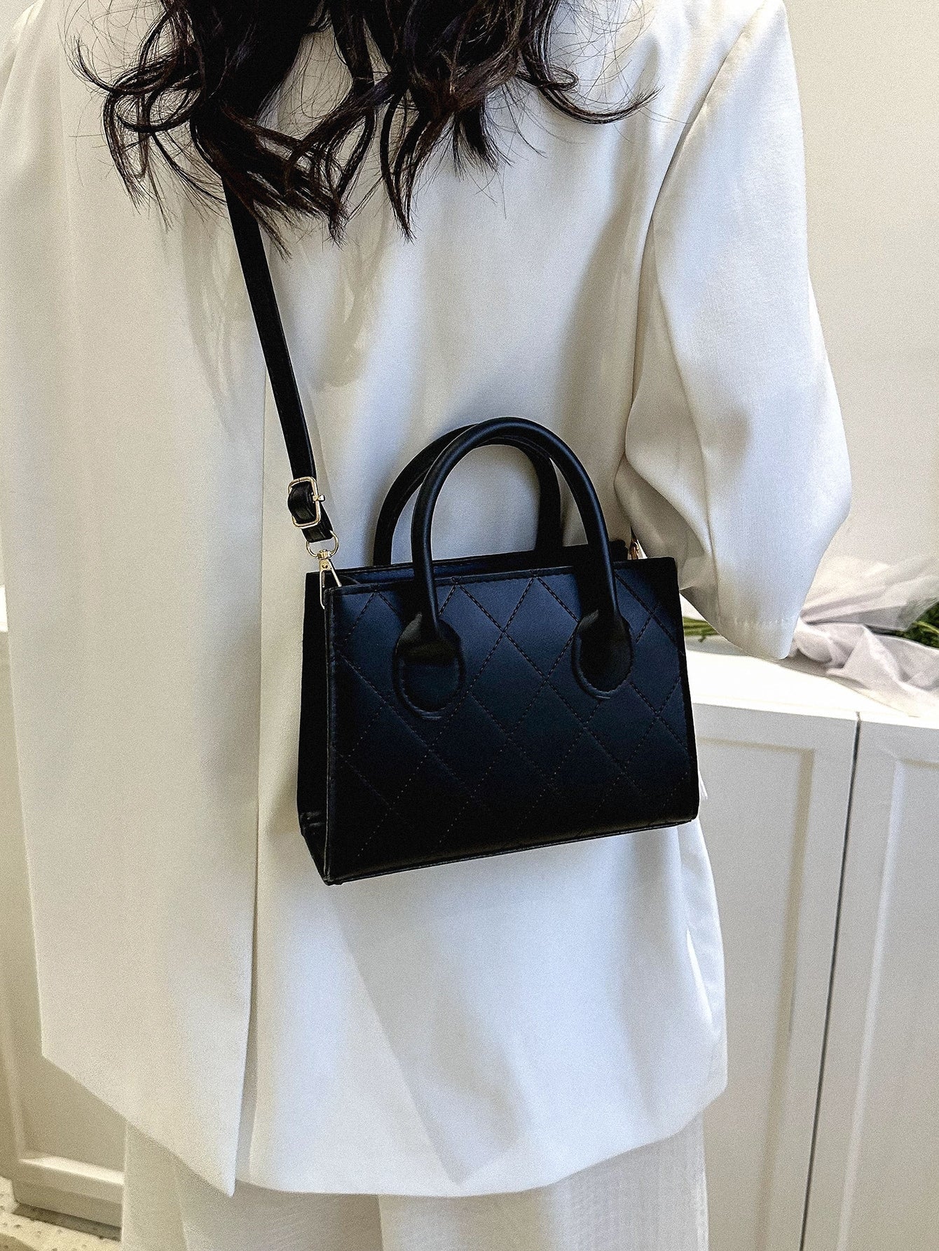 Quadratische Tasche mit Krokodil Prägung, Doppelgriff