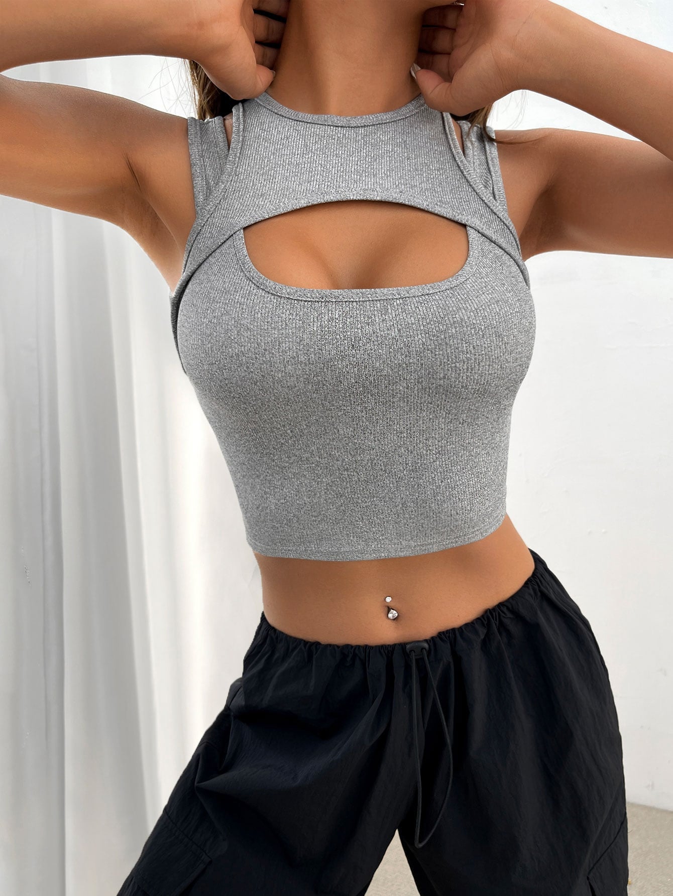 Crop Tank Top mit Ausschnitt vorne