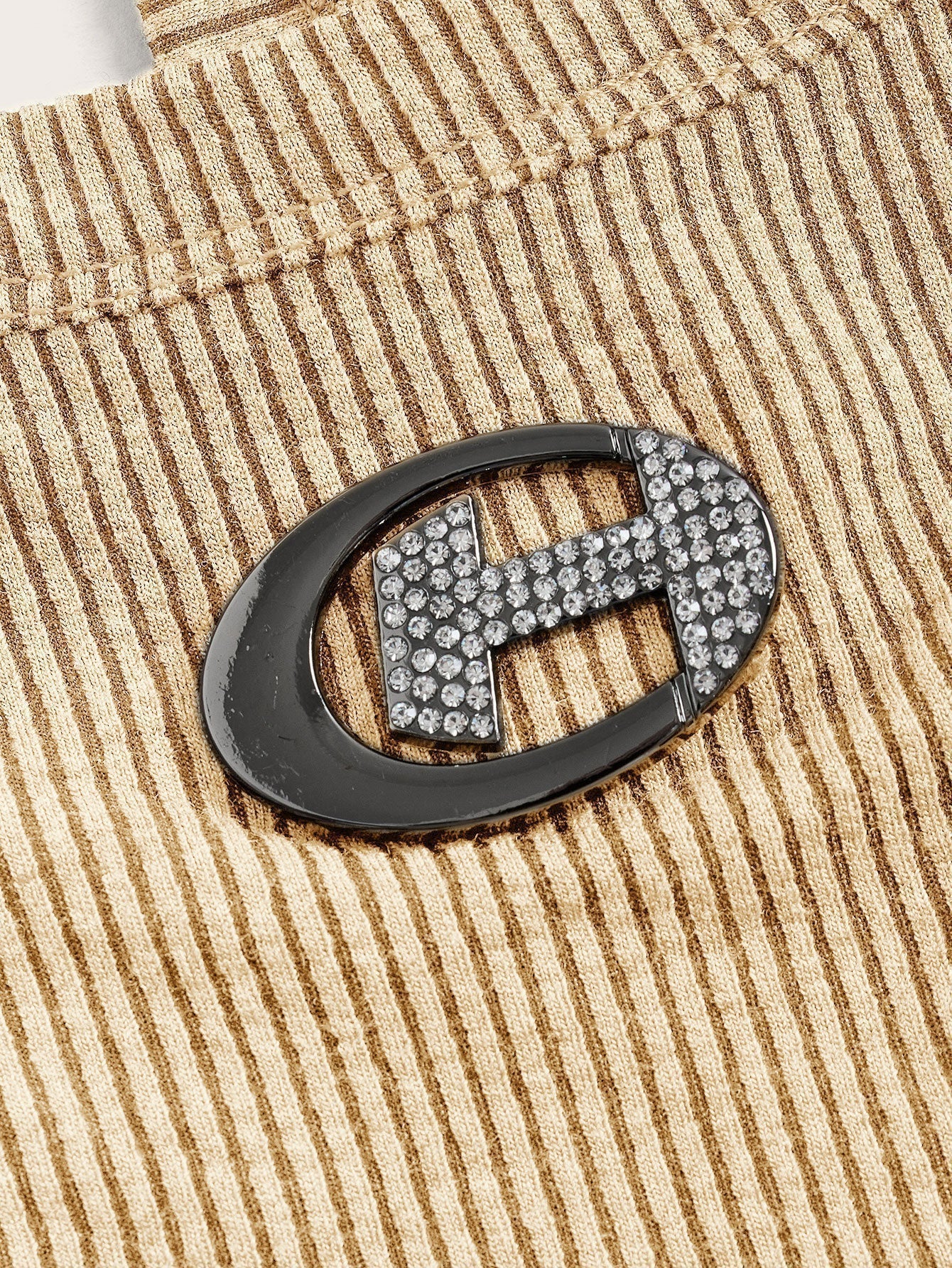 ICON Crop Cami Top mit Buchstabe Flicken Detail