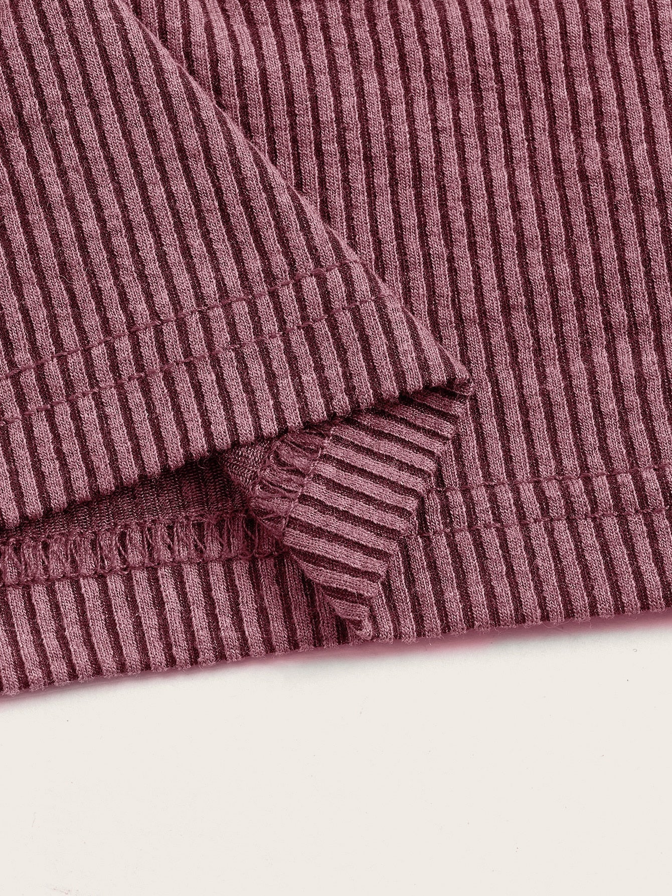 ICON Crop Cami Top mit Buchstabe Flicken Detail