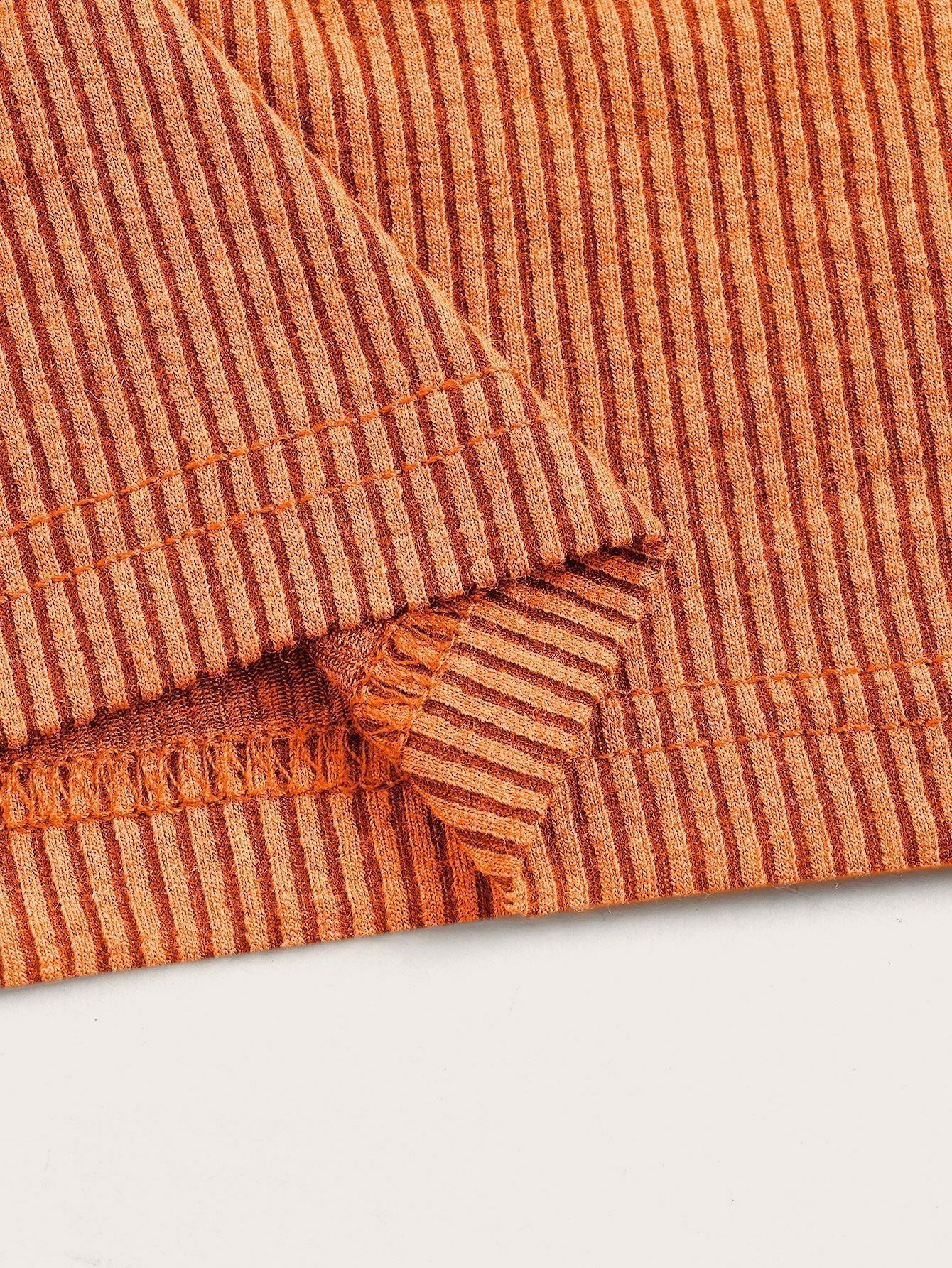 ICON Crop Cami Top mit Buchstabe Flicken Detail