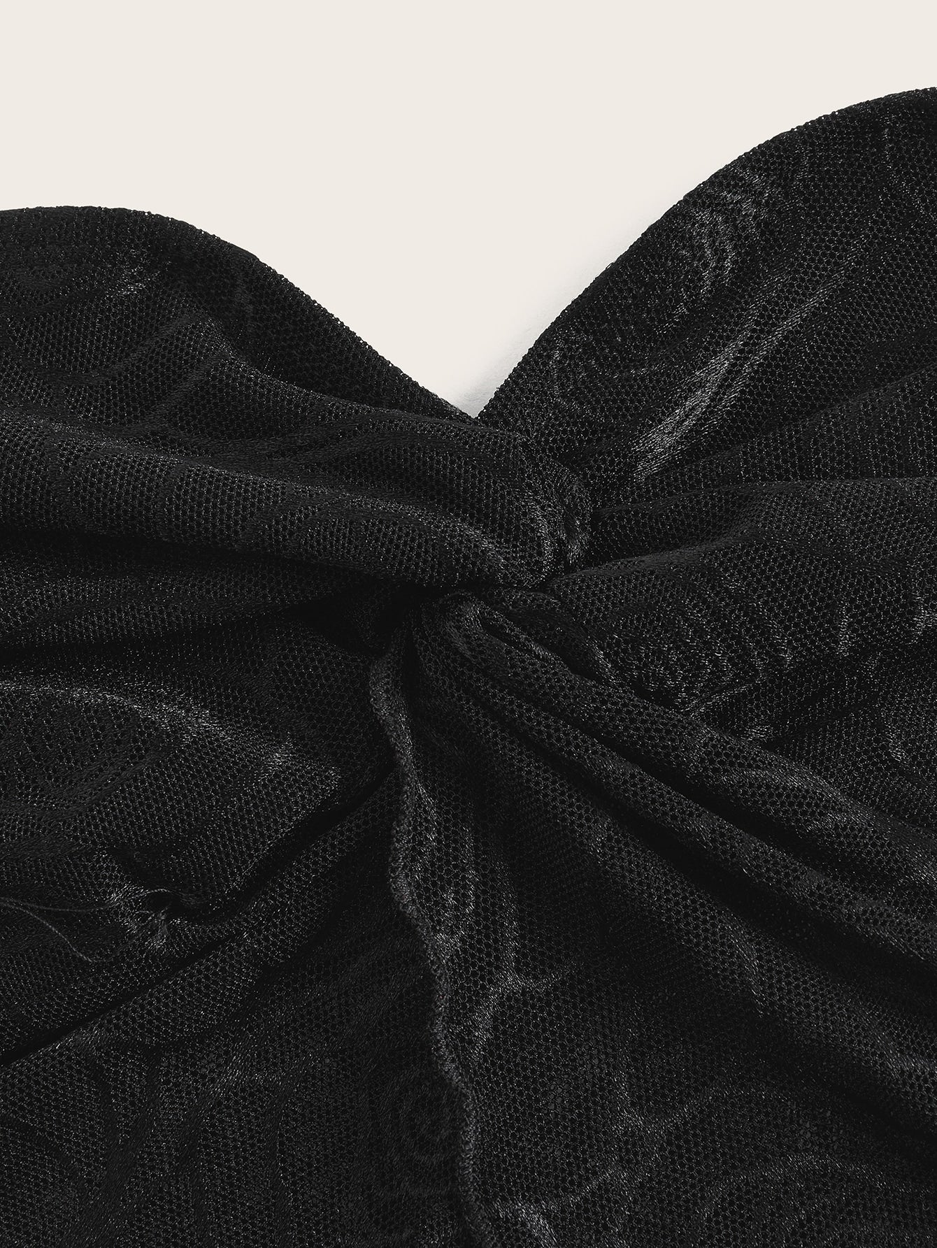 Tube Top mit Twist vorne, asymmetrischem Saum,