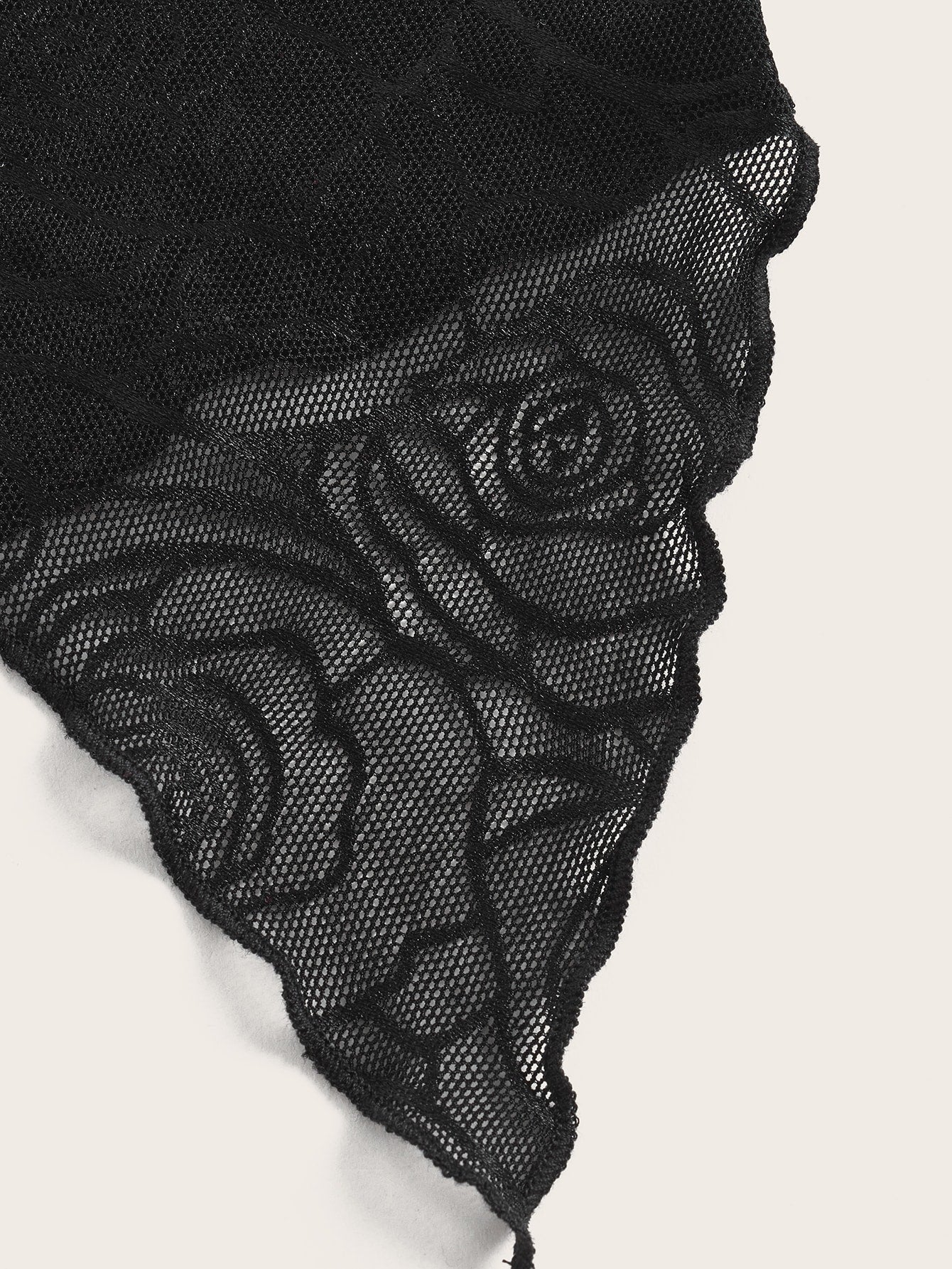 Tube Top mit Twist vorne, asymmetrischem Saum,