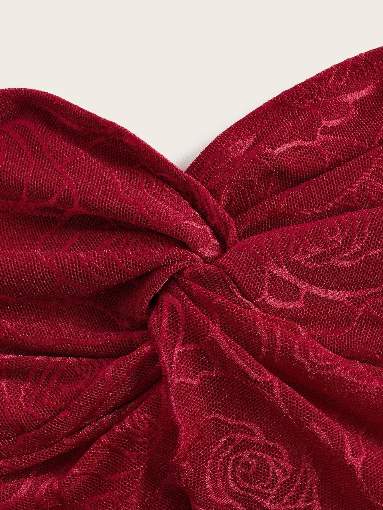 Tube Top mit Twist vorne, asymmetrischem Saum,