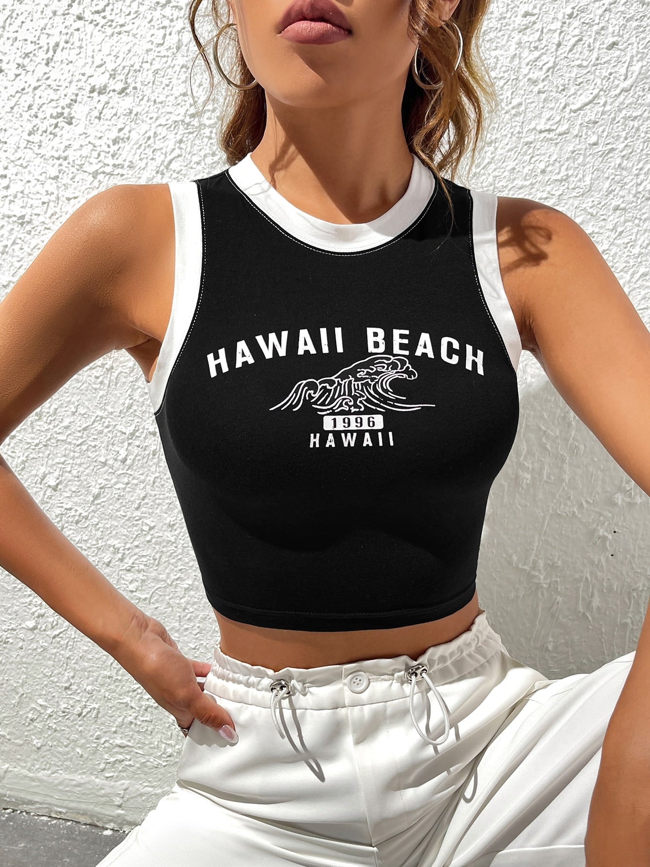 Crop Tank Top mit Buchstaben Grafik, Kontrastsaum