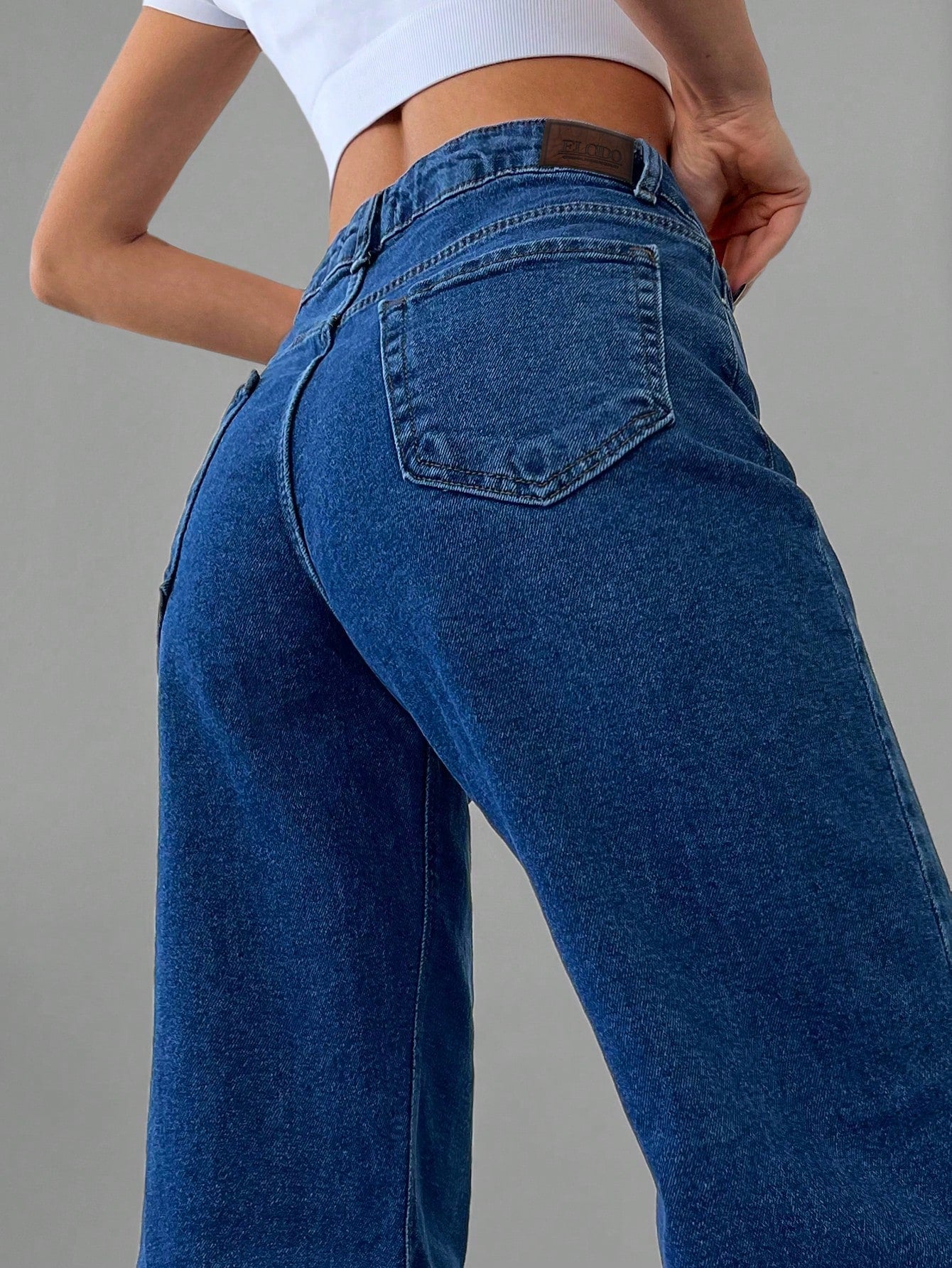 Jeans mit schrägen Taschen, Reißverschluss